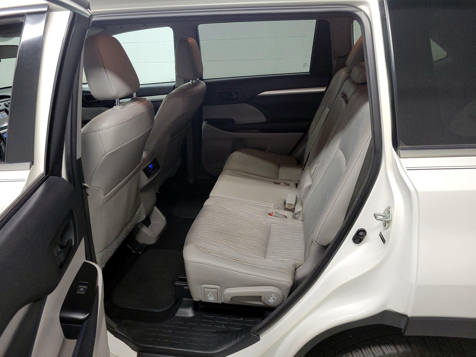 Thumbnail: 2014 Toyota Highlander - 19