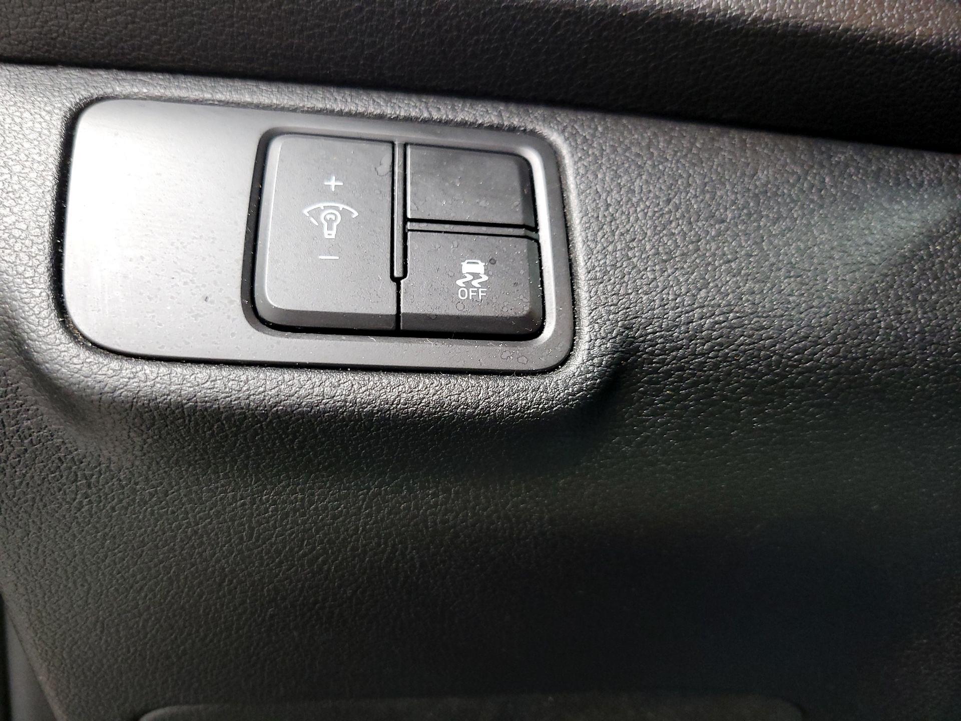 Thumbnail: 2018 Hyundai Accent - 13