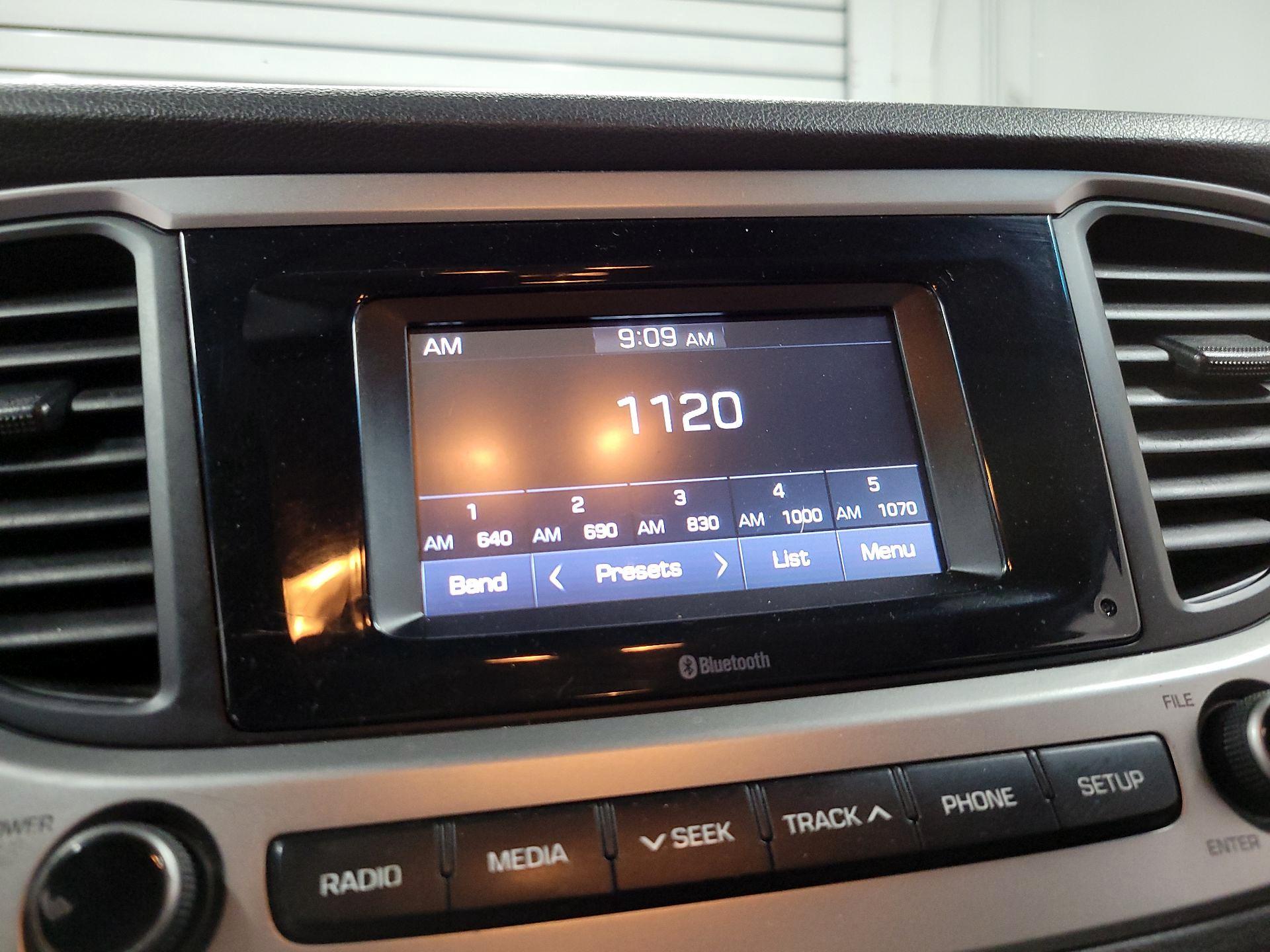 Thumbnail: 2018 Hyundai Accent - 15