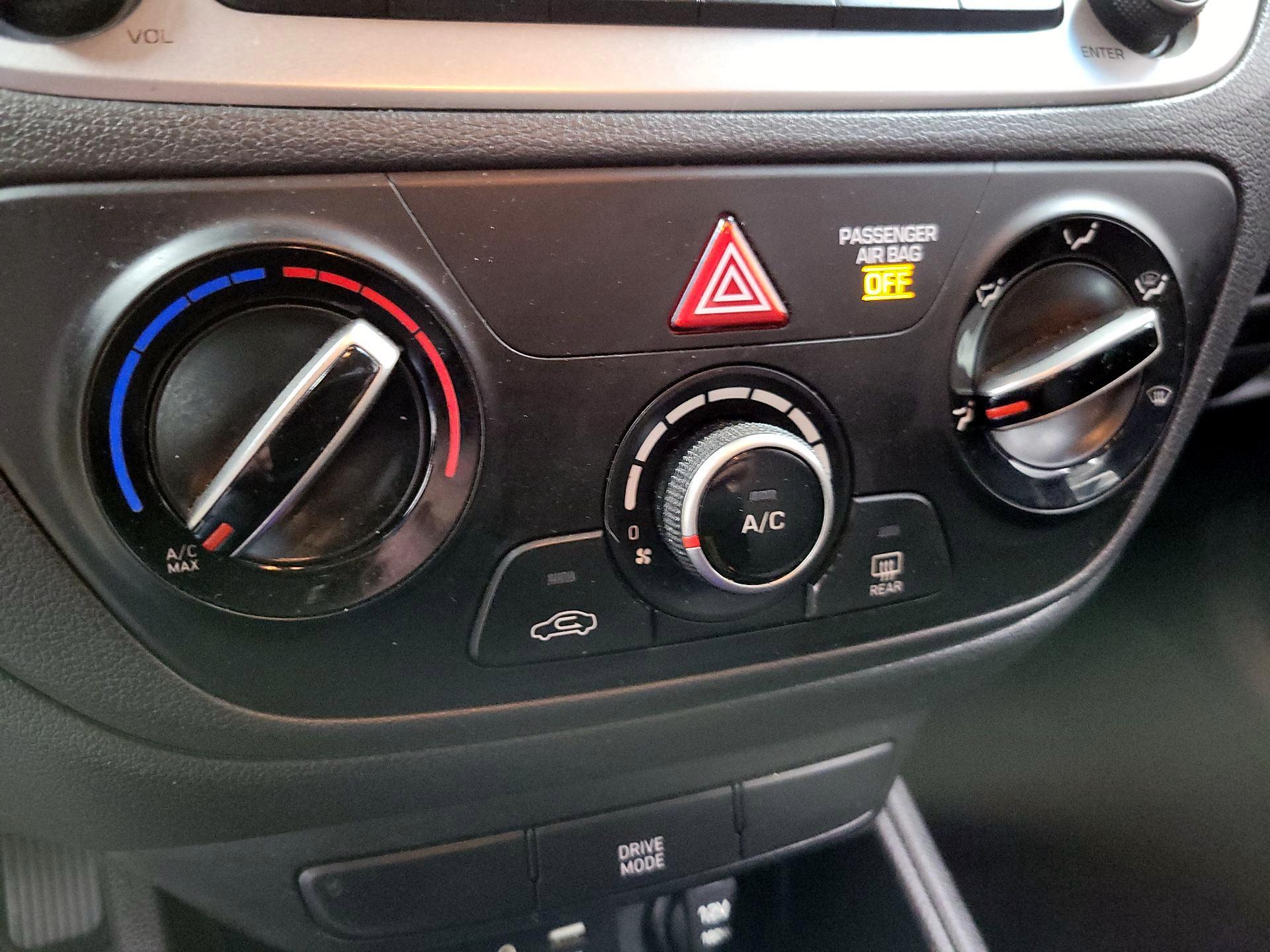 Thumbnail: 2018 Hyundai Accent - 16