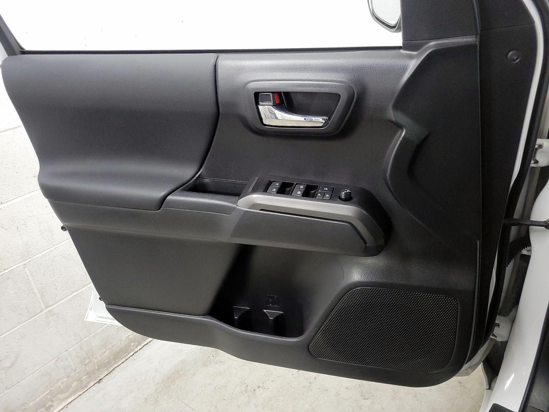 Thumbnail: 2022 Toyota Tacoma - 12