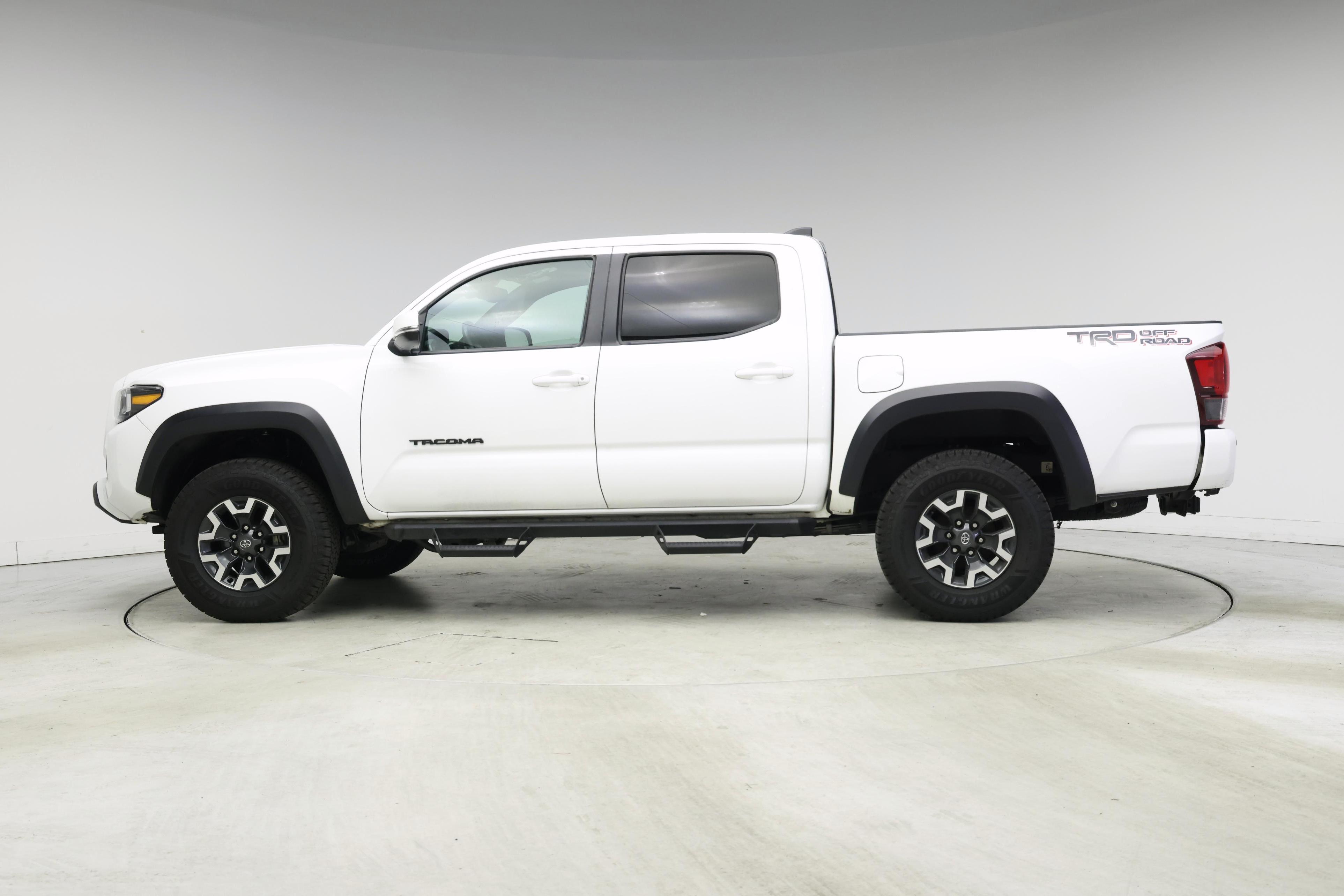 Thumbnail: 2022 Toyota Tacoma - 3