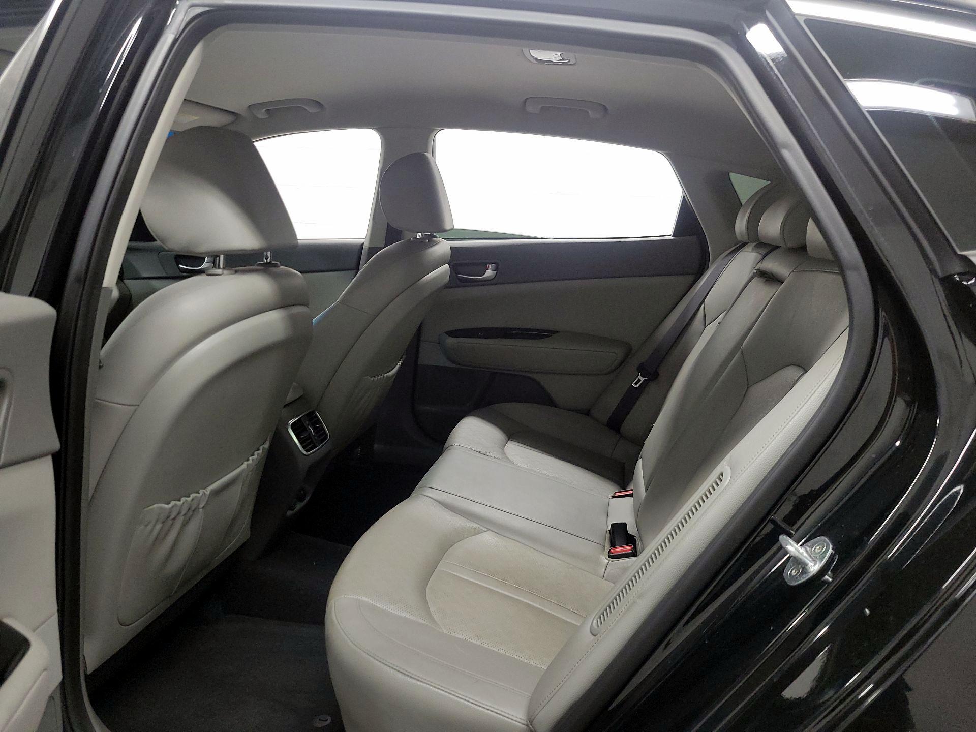 Thumbnail: 2017 Kia Optima - 17