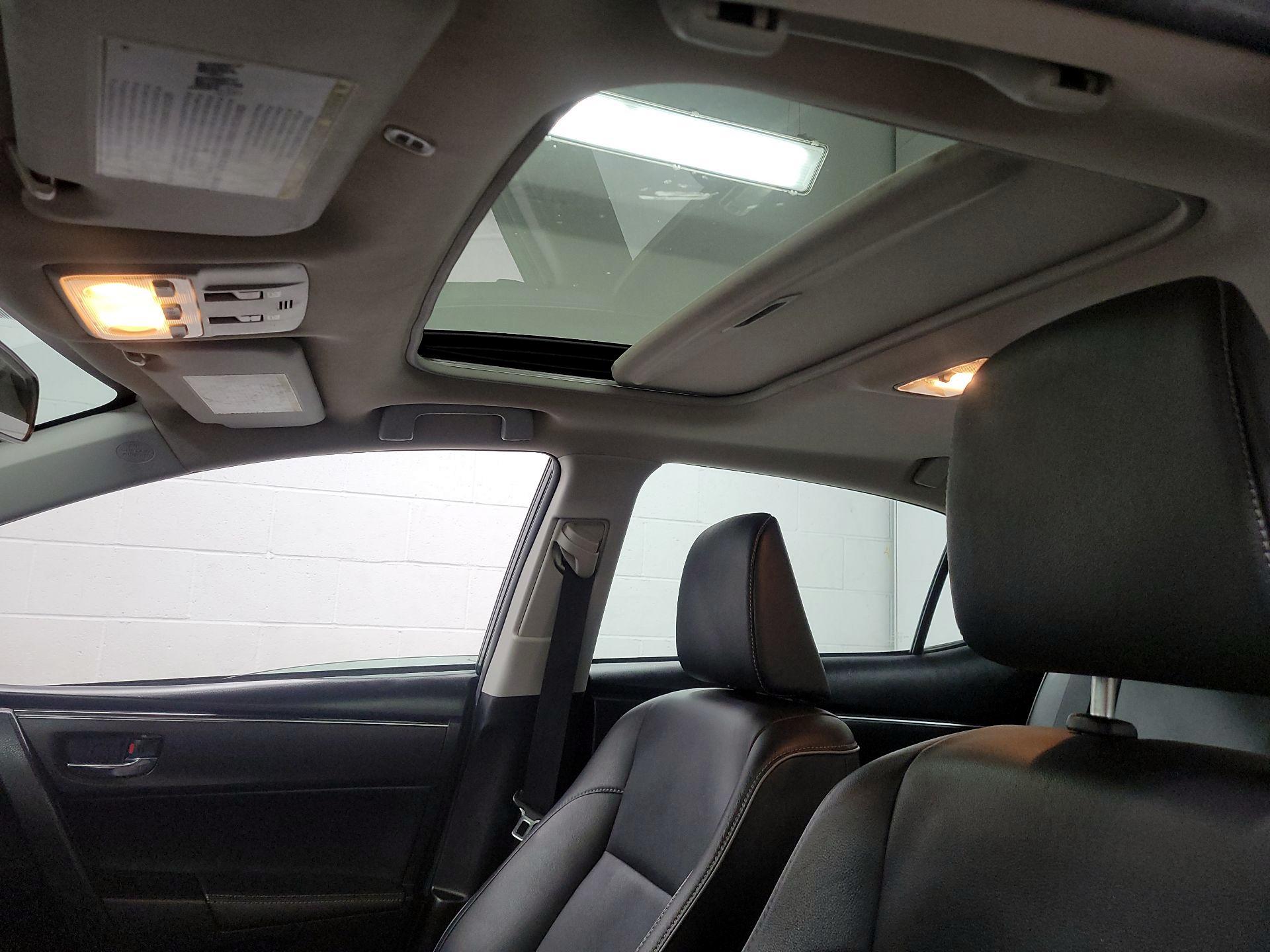 Thumbnail: 2017 Toyota Corolla - 18