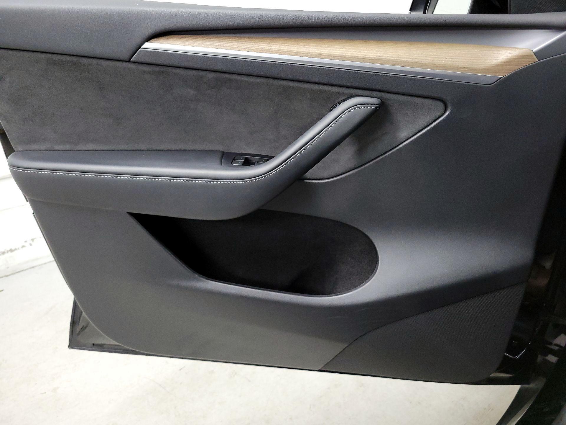 Thumbnail: 2023 Tesla Model Y - 12