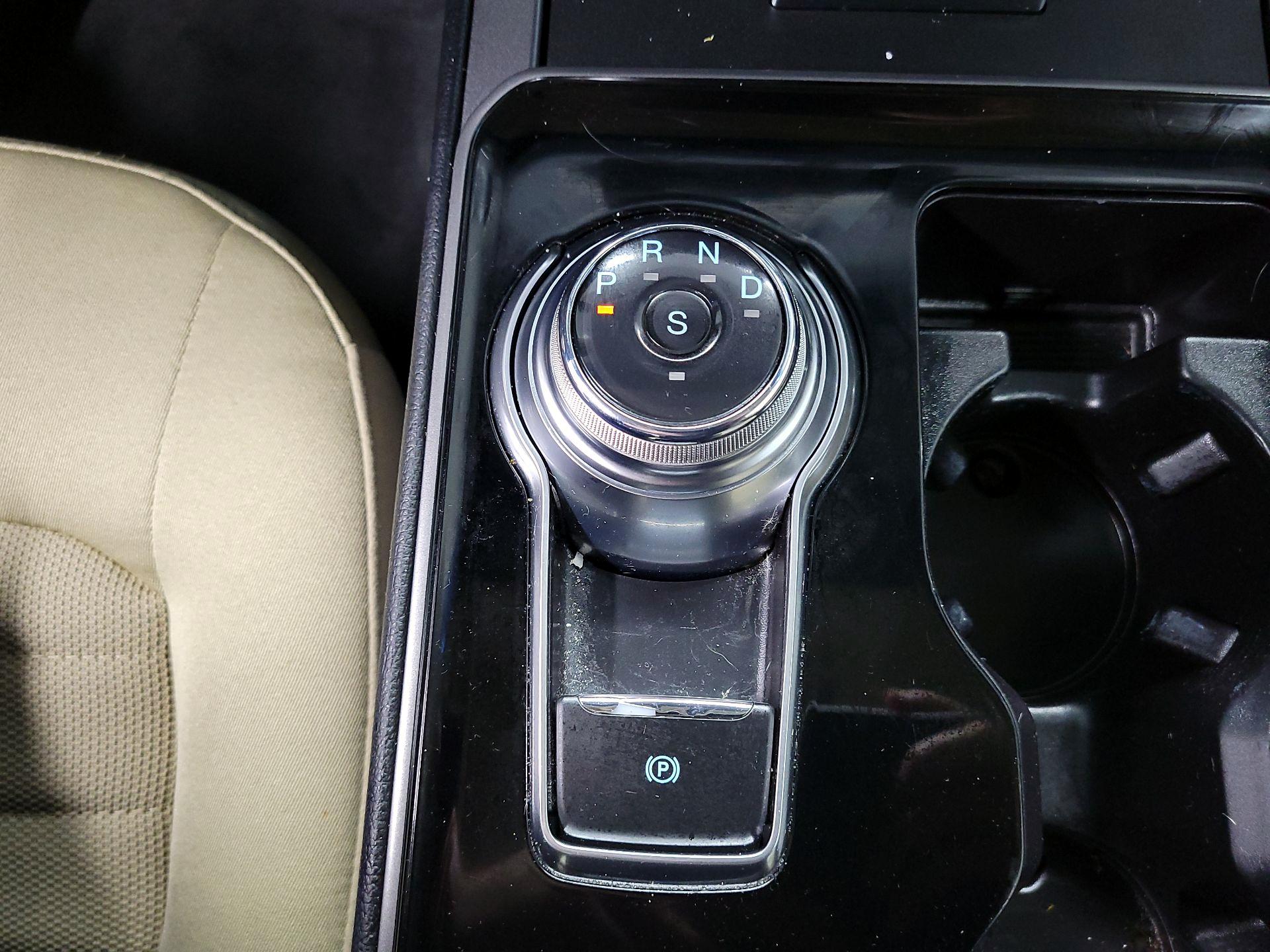 Thumbnail: 2019 Ford Edge - 17