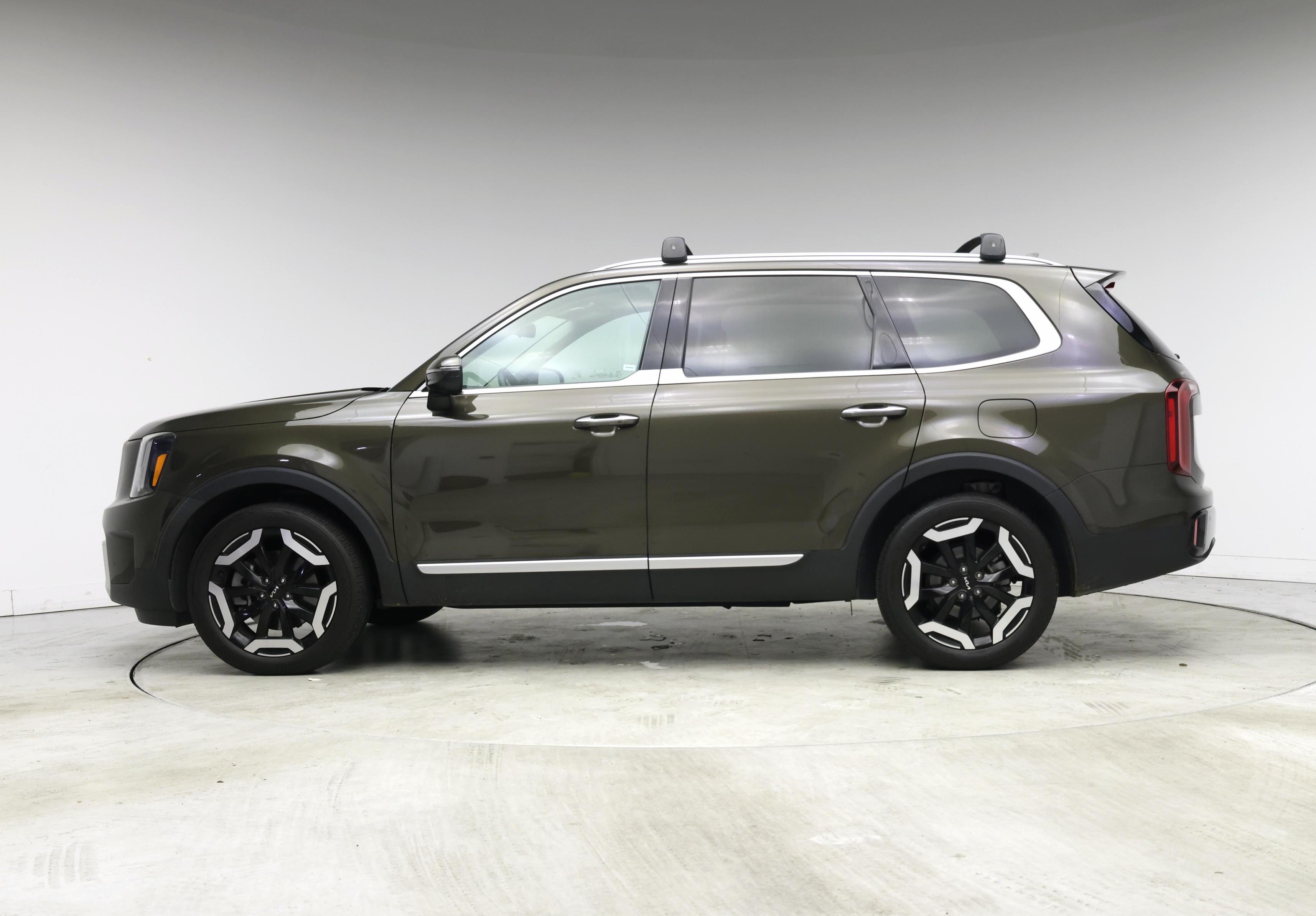 Thumbnail: 2023 Kia Telluride - 3