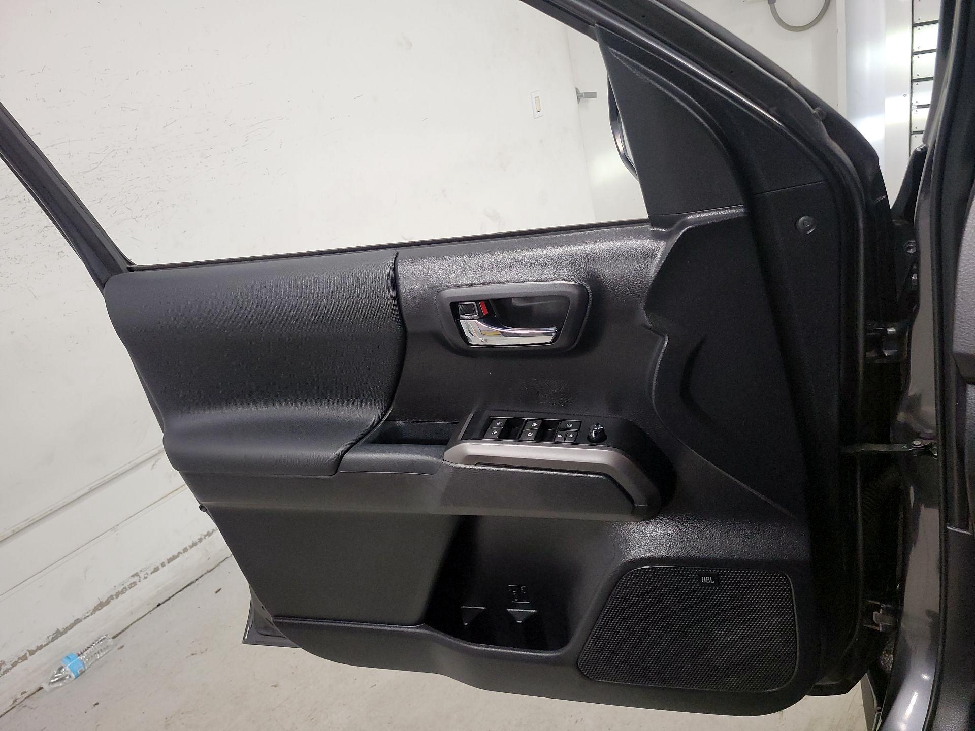 Thumbnail: 2020 Toyota Tacoma - 12