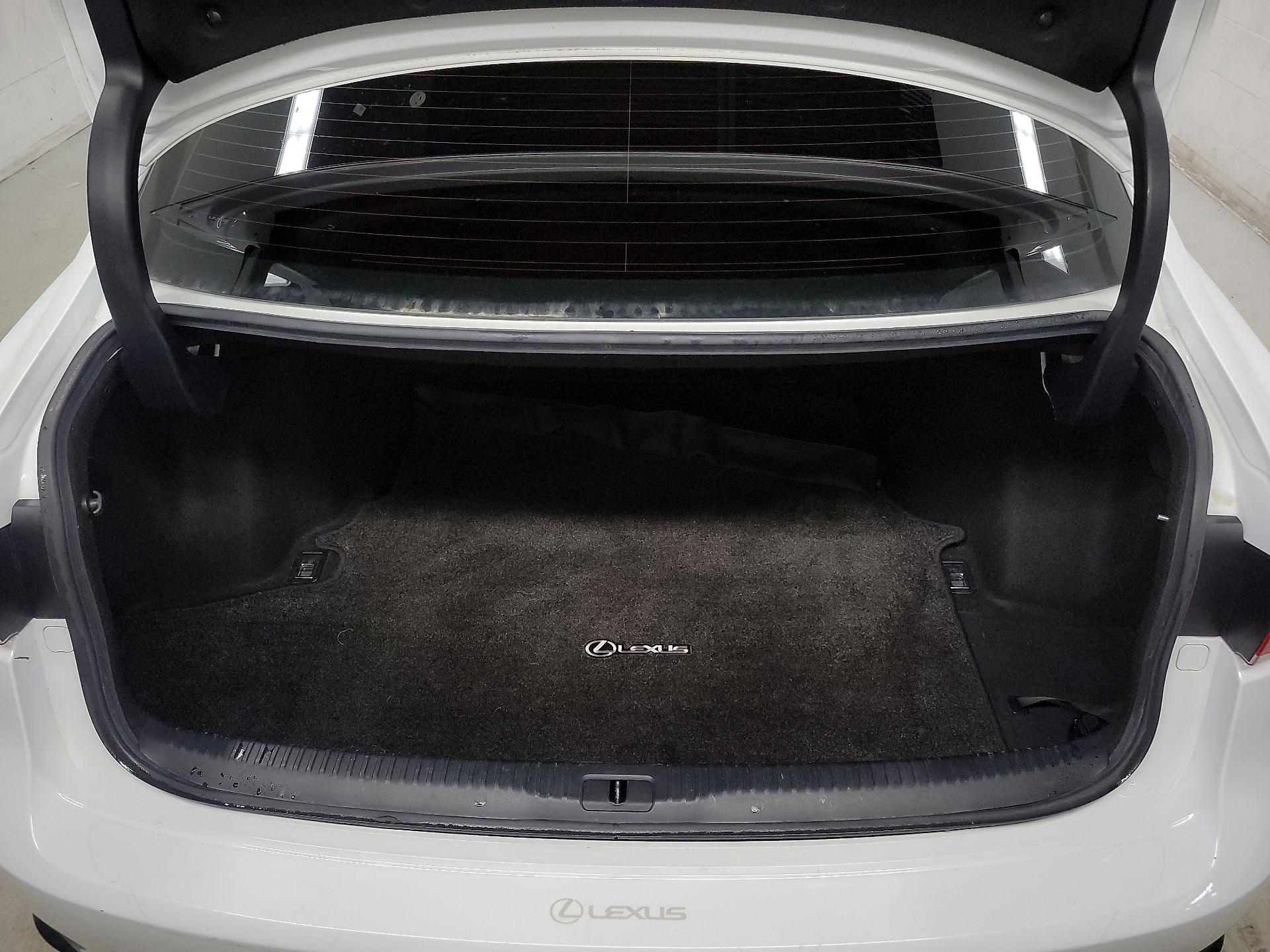 Thumbnail: 2017 Lexus IS - 20