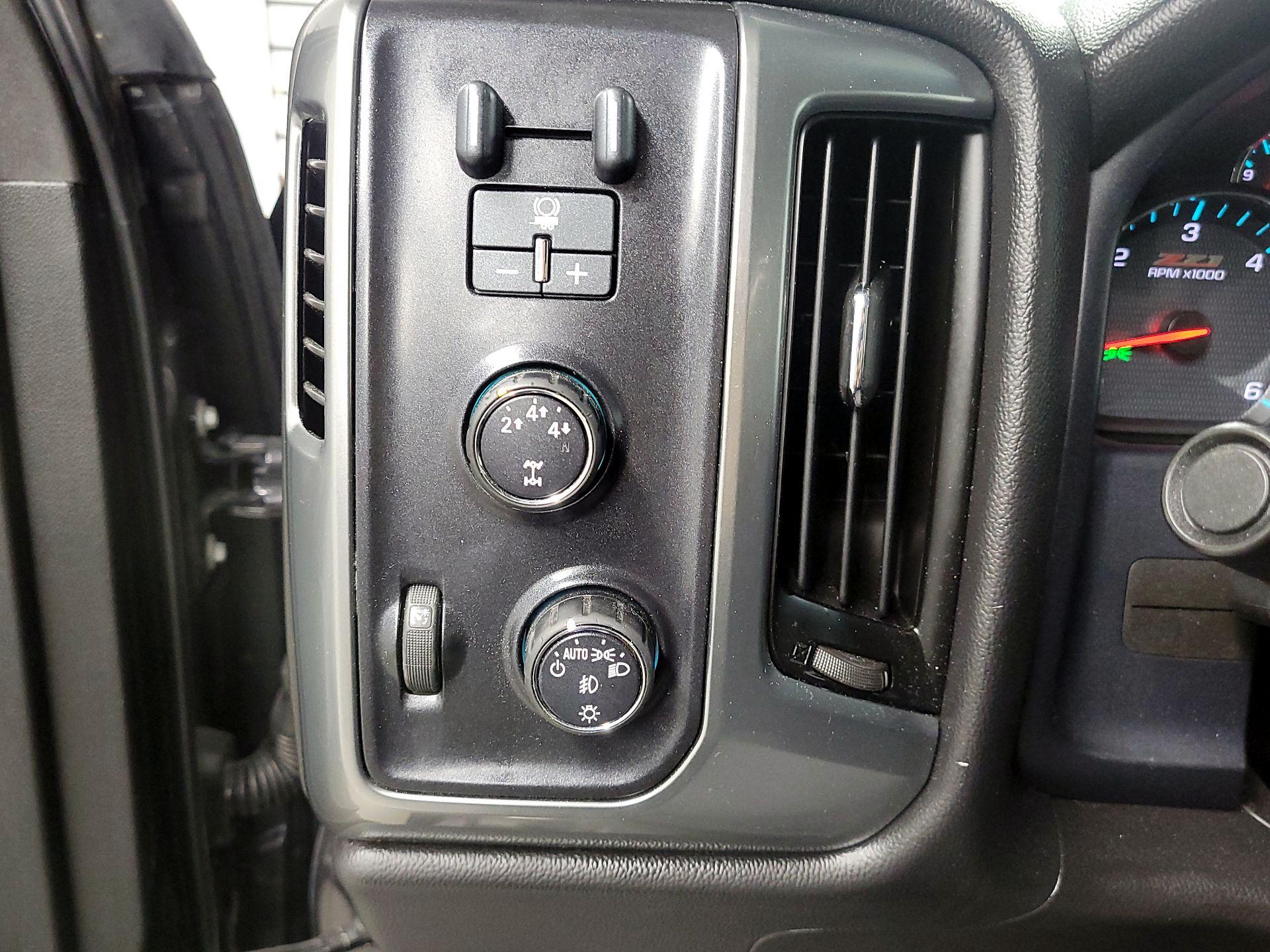 Thumbnail: 2015 Chevrolet Silverado 2500 - 13