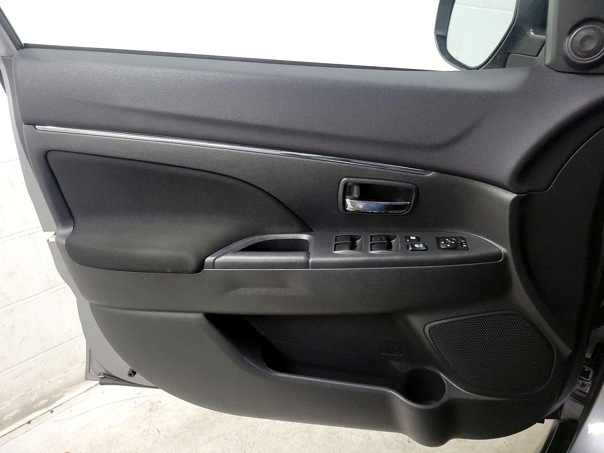 Thumbnail: 2017 Mitsubishi Outlander Sport - 12