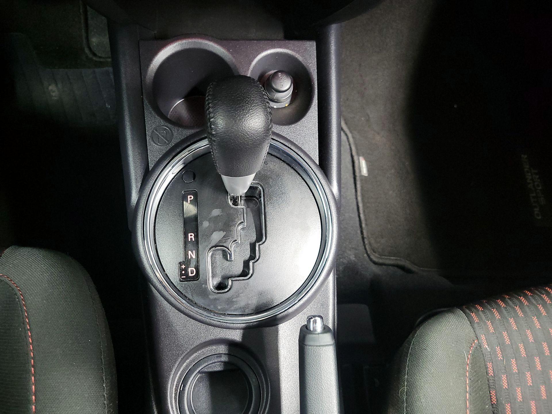 Thumbnail: 2017 Mitsubishi Outlander Sport - 17