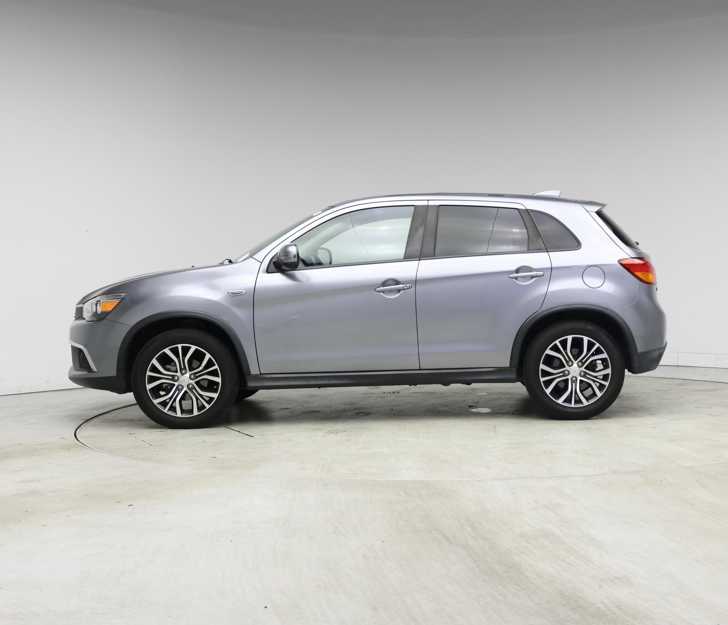 Thumbnail: 2017 Mitsubishi Outlander Sport - 3