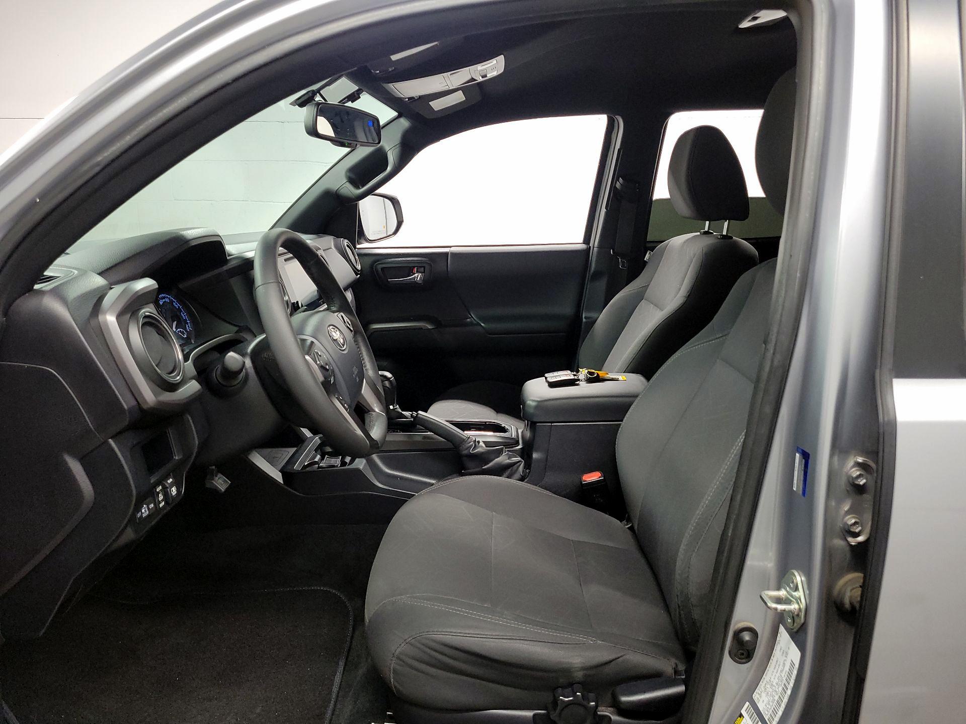 Thumbnail: 2017 Toyota Tacoma - 11