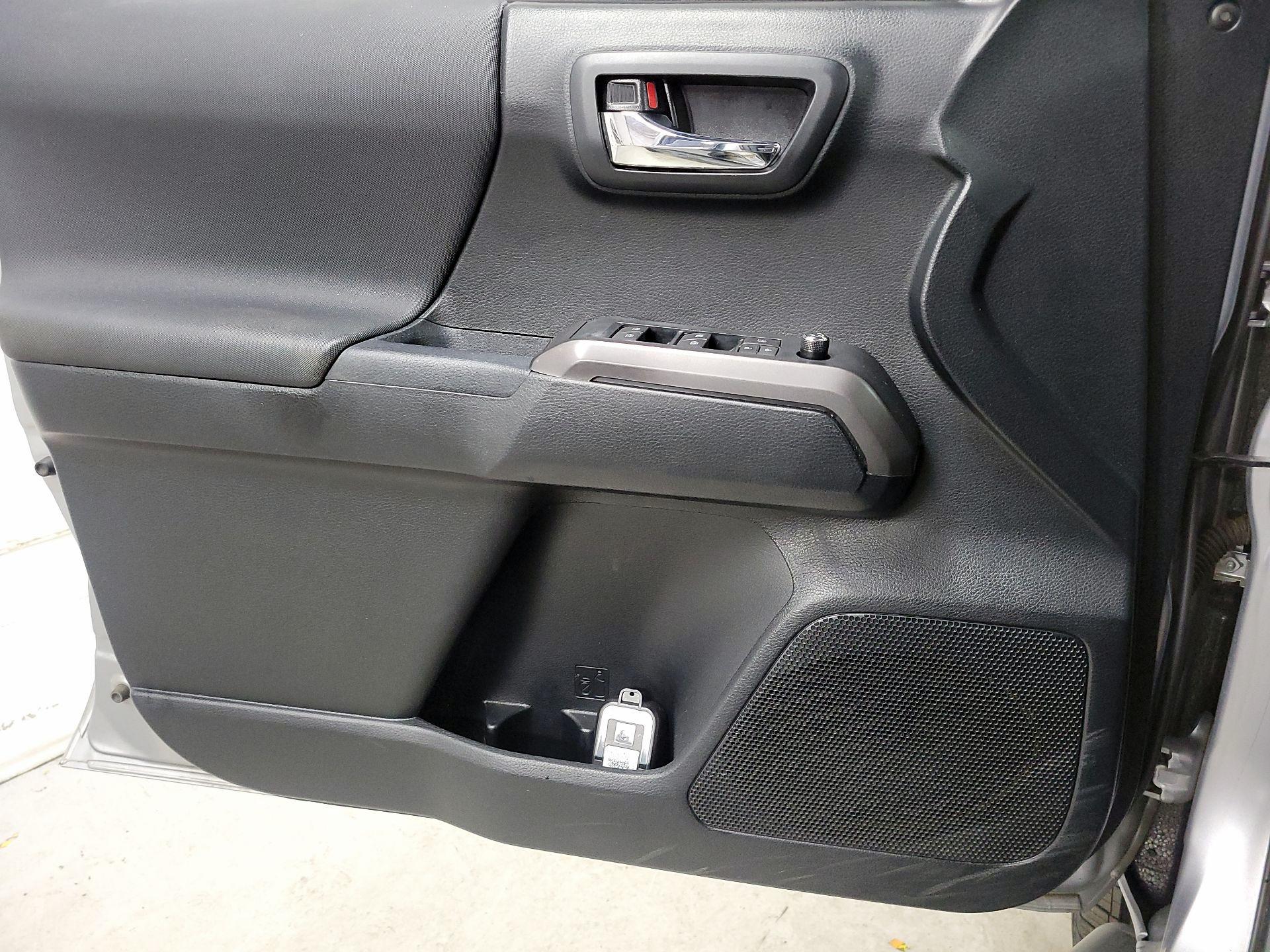 Thumbnail: 2017 Toyota Tacoma - 12