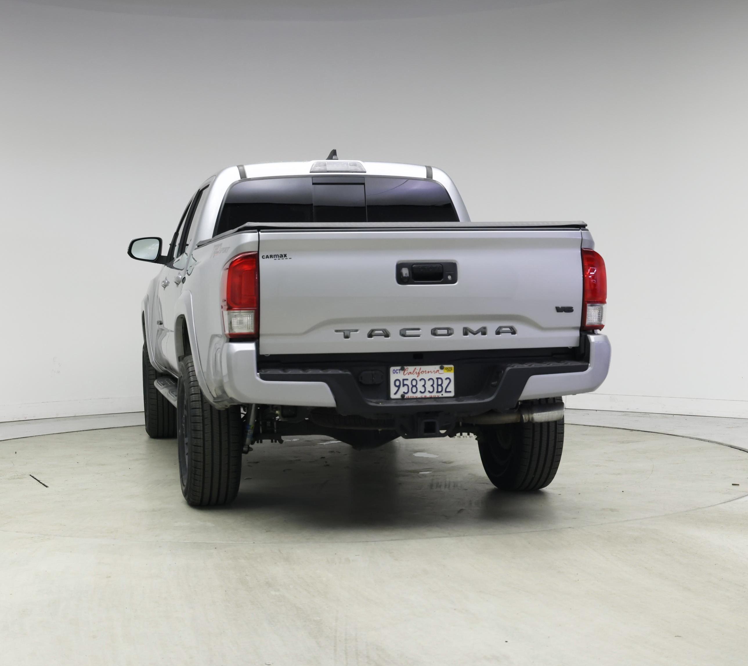 Thumbnail: 2017 Toyota Tacoma - 6