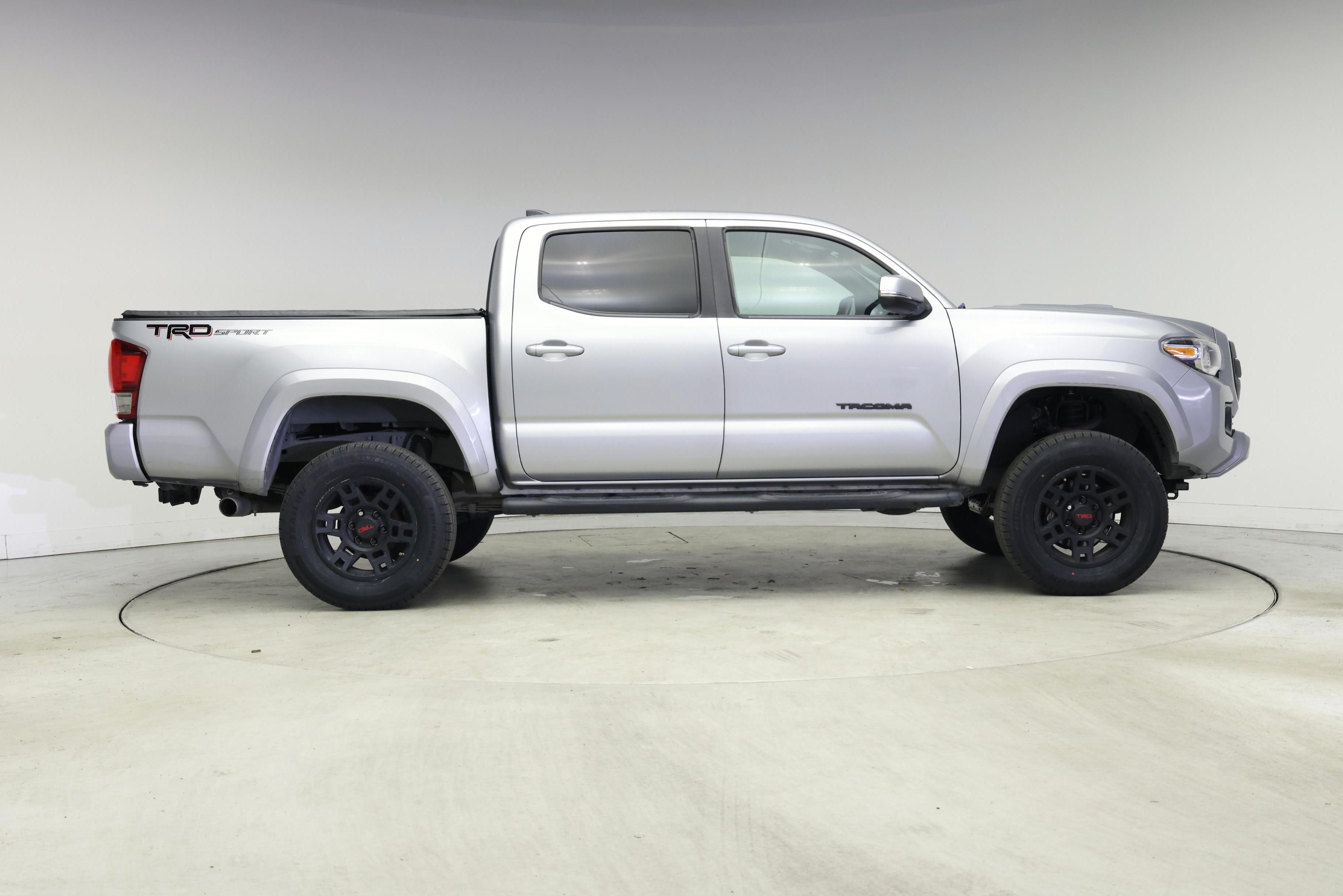 Thumbnail: 2017 Toyota Tacoma - 7