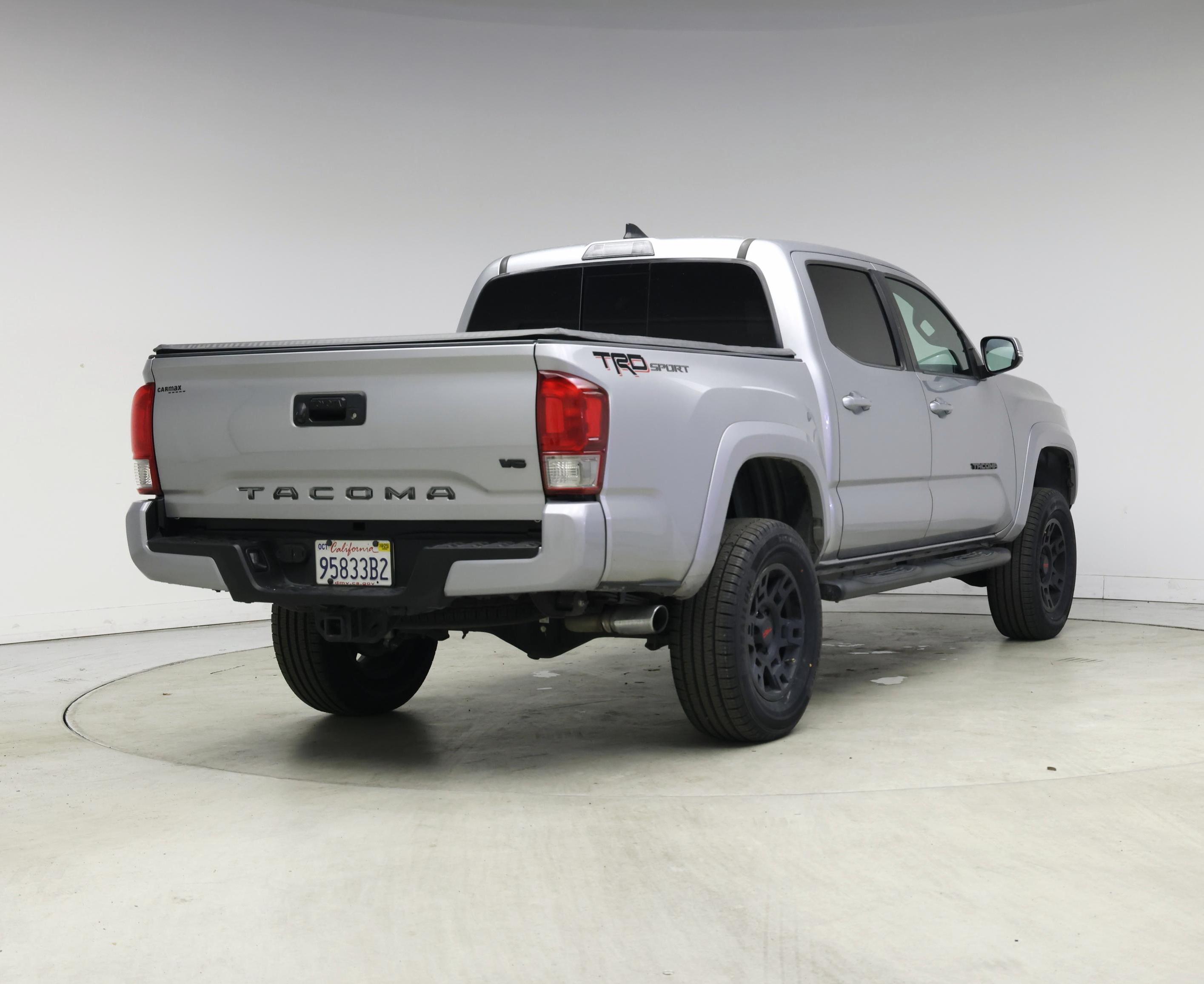 Thumbnail: 2017 Toyota Tacoma - 8