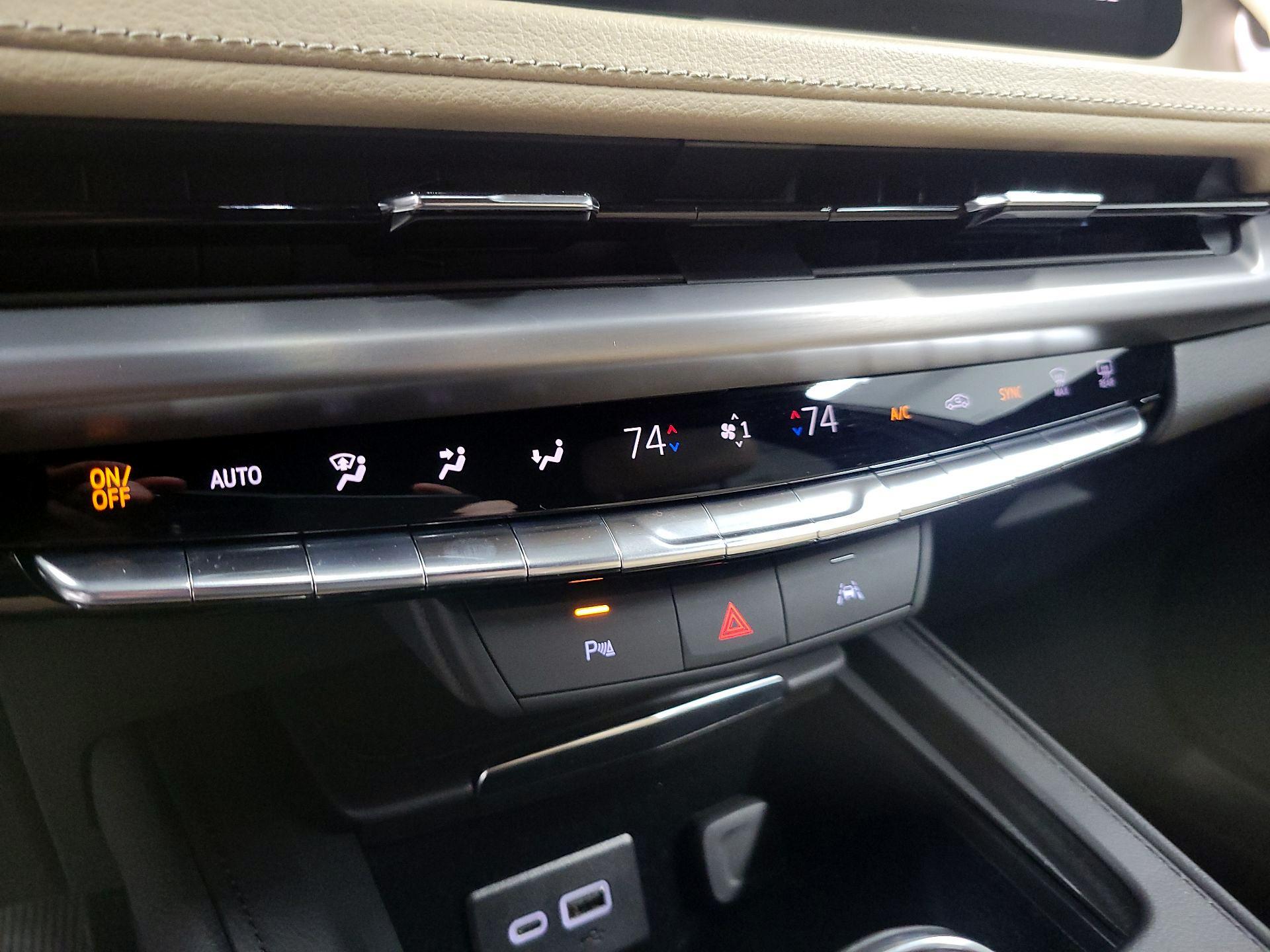 Thumbnail: 2024 Cadillac XT4 - 16