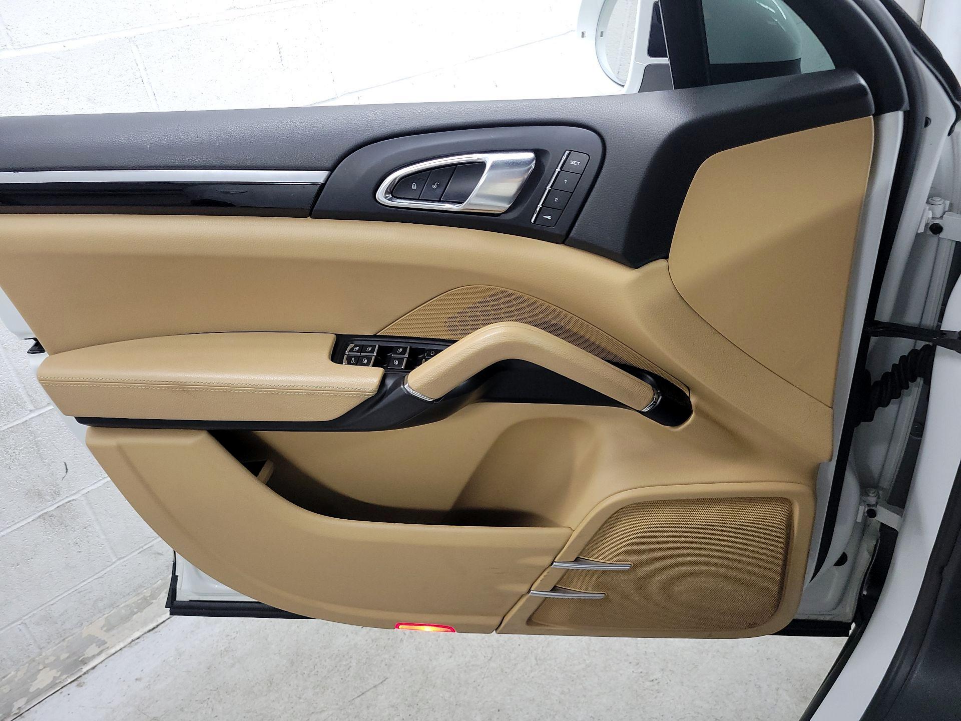 Thumbnail: 2016 Porsche Cayenne - 12