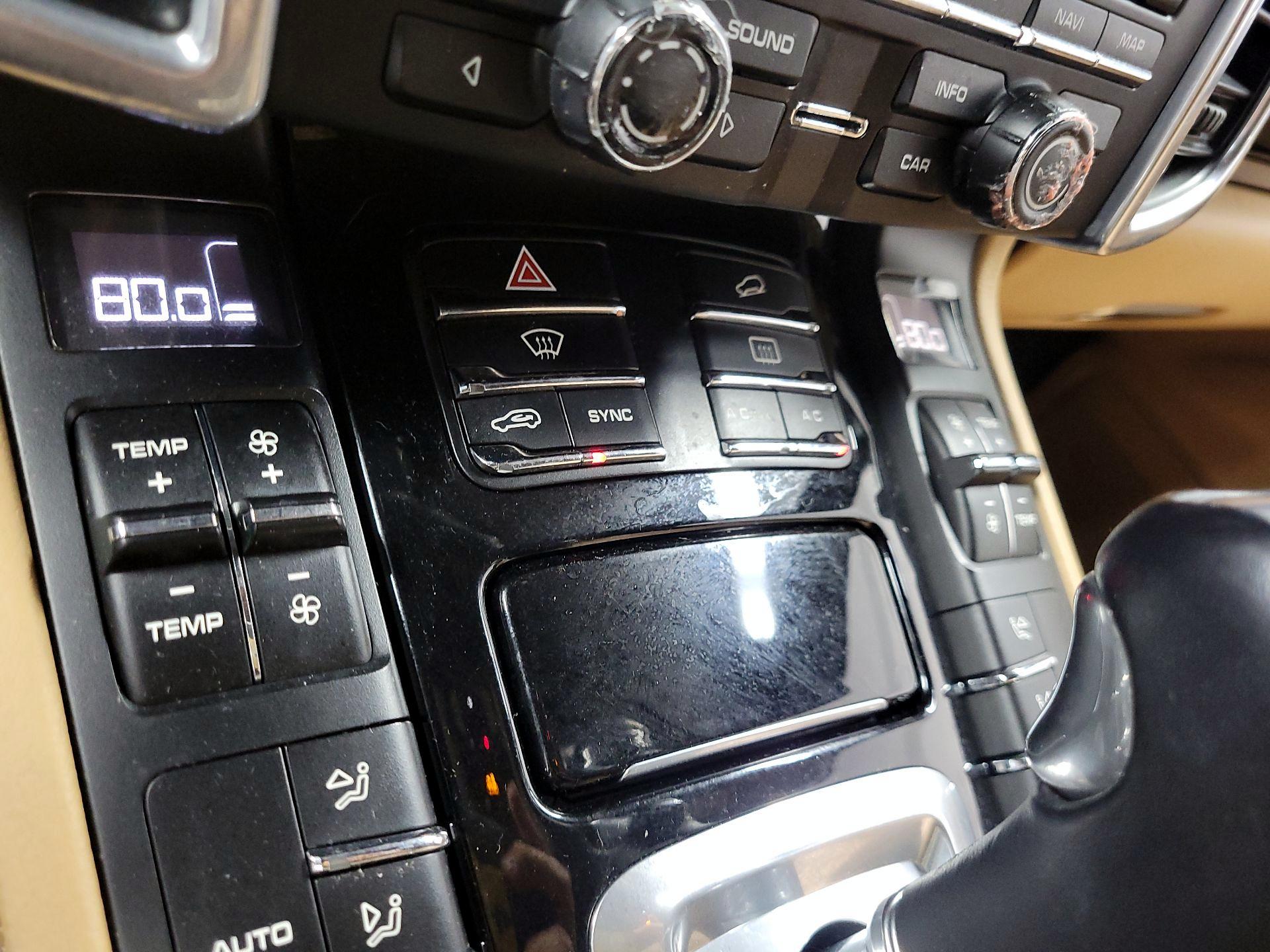 Thumbnail: 2016 Porsche Cayenne - 16