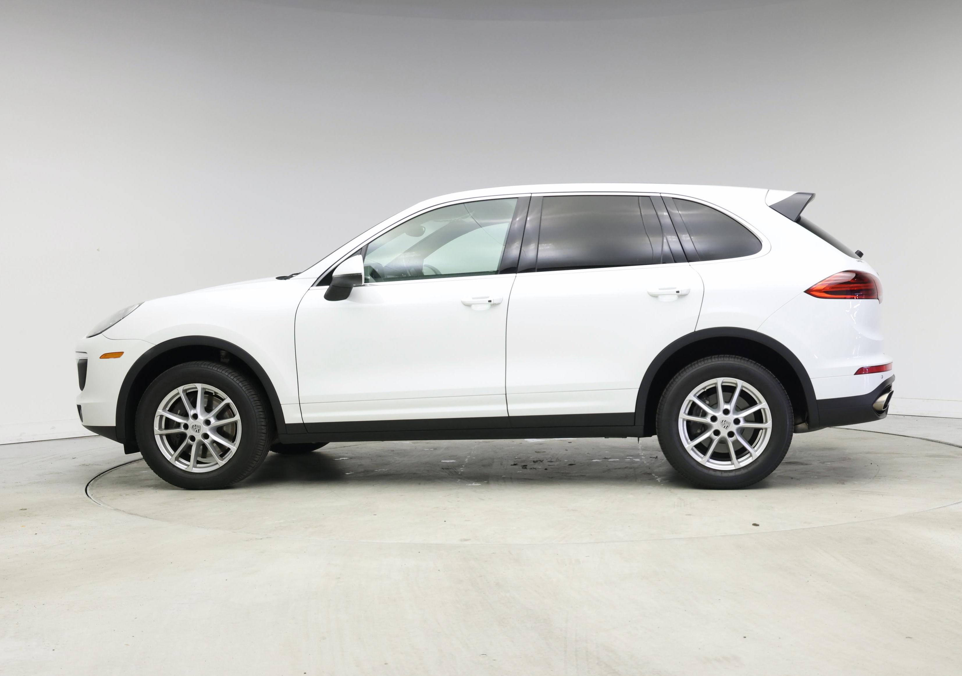 Thumbnail: 2016 Porsche Cayenne - 3