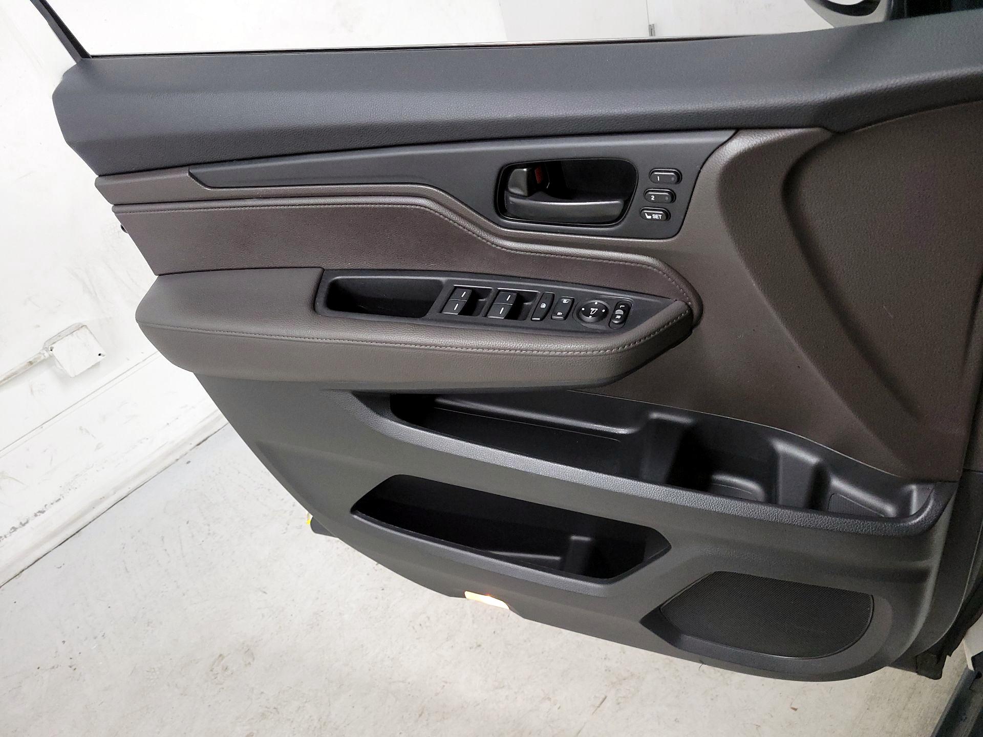 Thumbnail: 2019 Honda Odyssey - 12