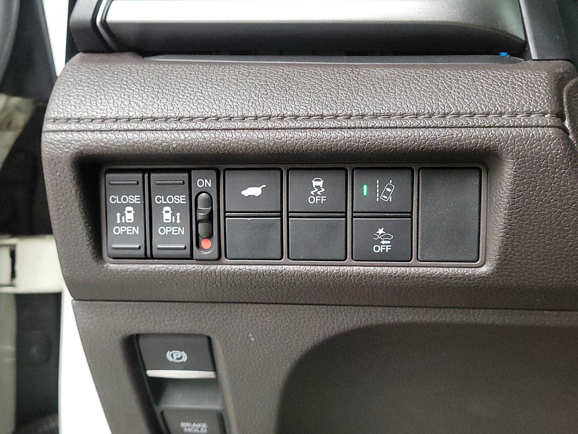 Thumbnail: 2019 Honda Odyssey - 13