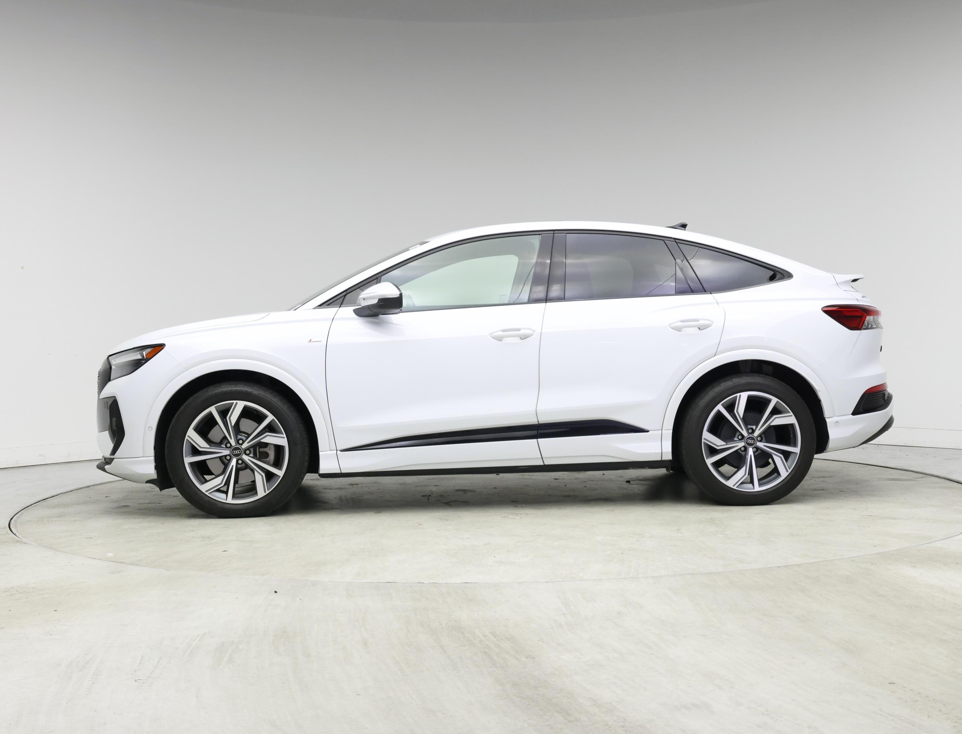 Thumbnail: 2024 Audi Q4 e-tron - 3