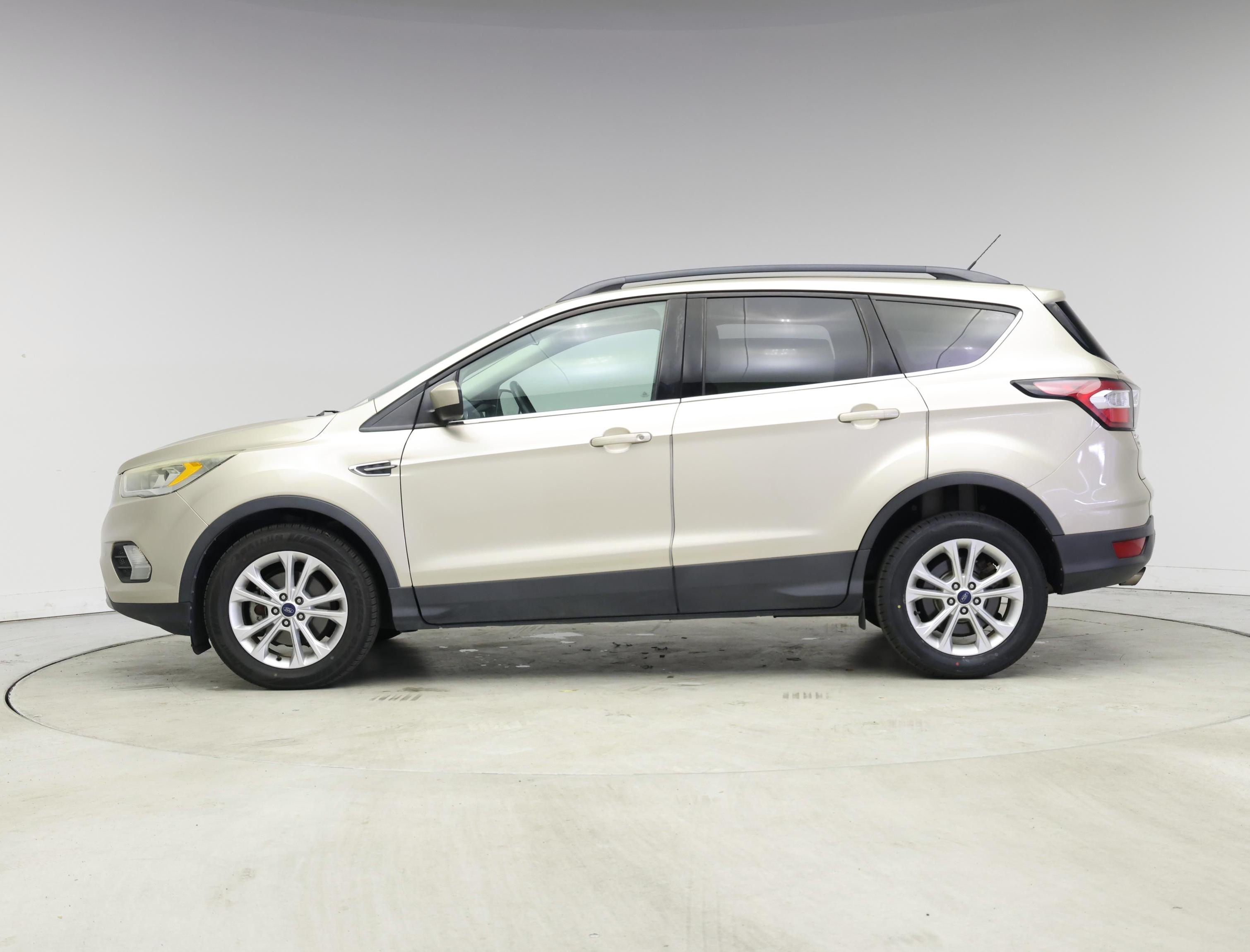 Thumbnail: 2017 Ford Escape - 3