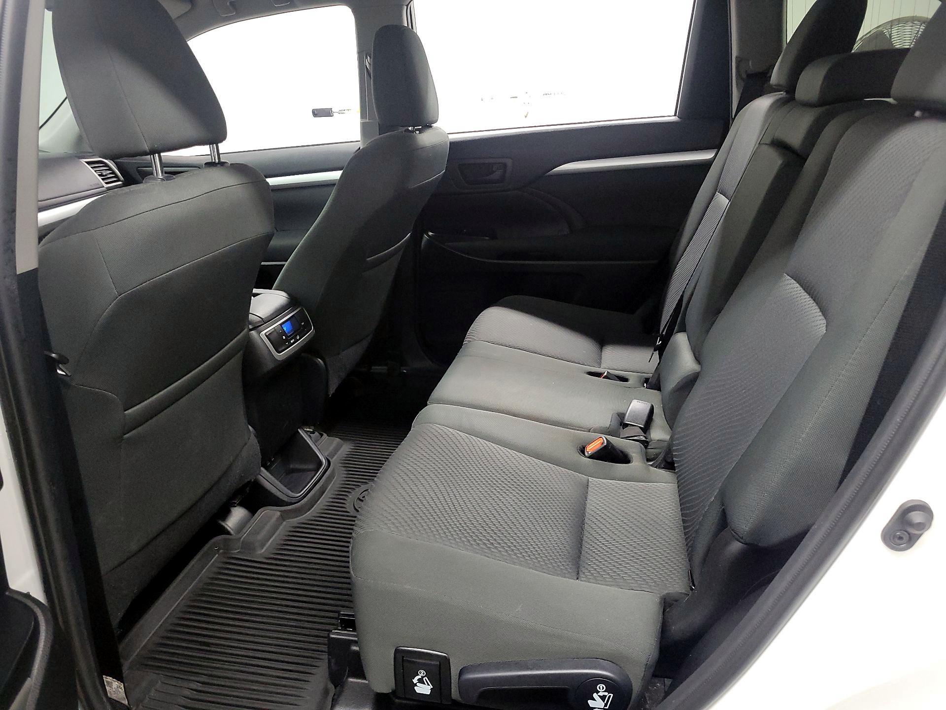 Thumbnail: 2019 Toyota Highlander - 17