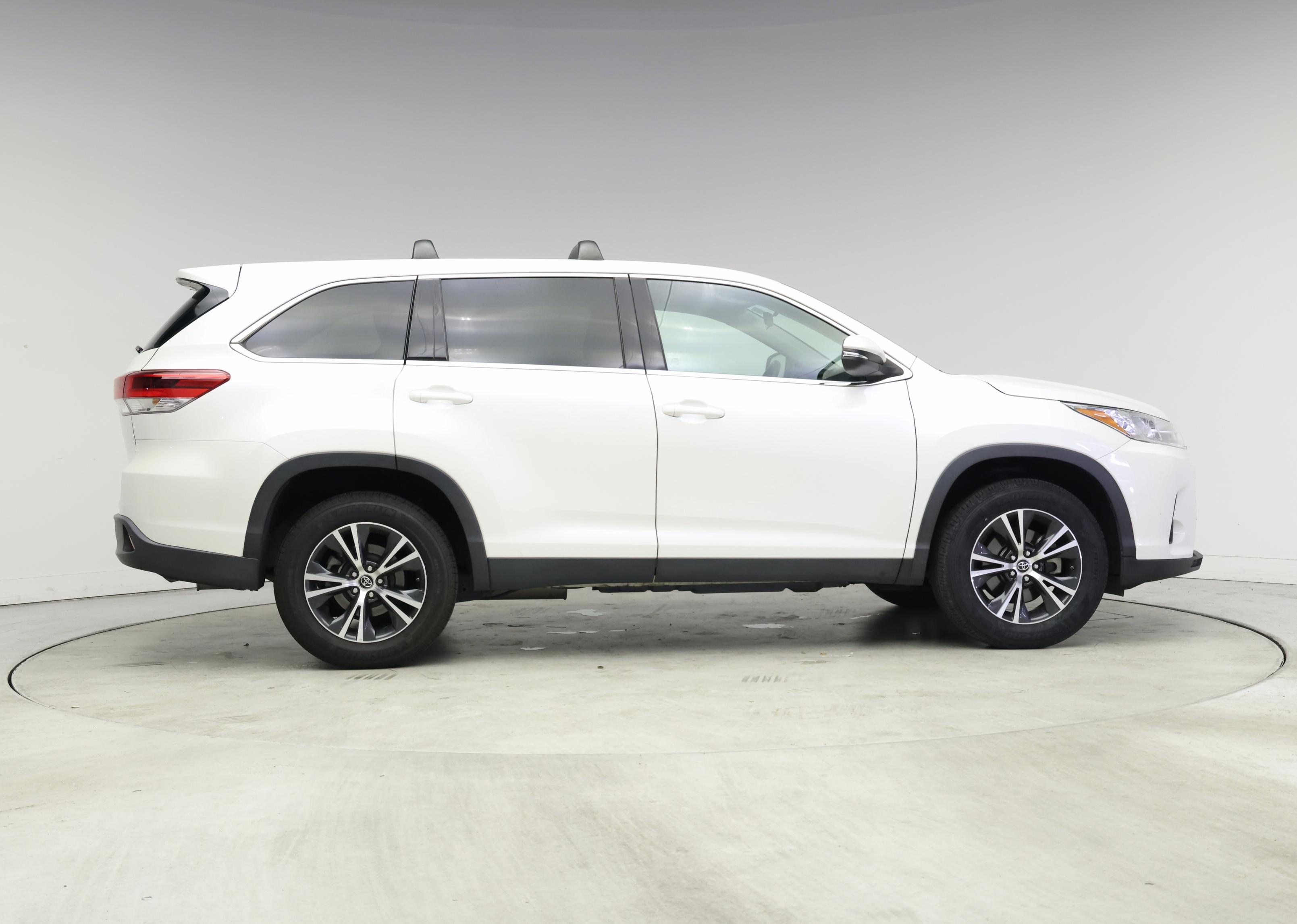 Thumbnail: 2019 Toyota Highlander - 7