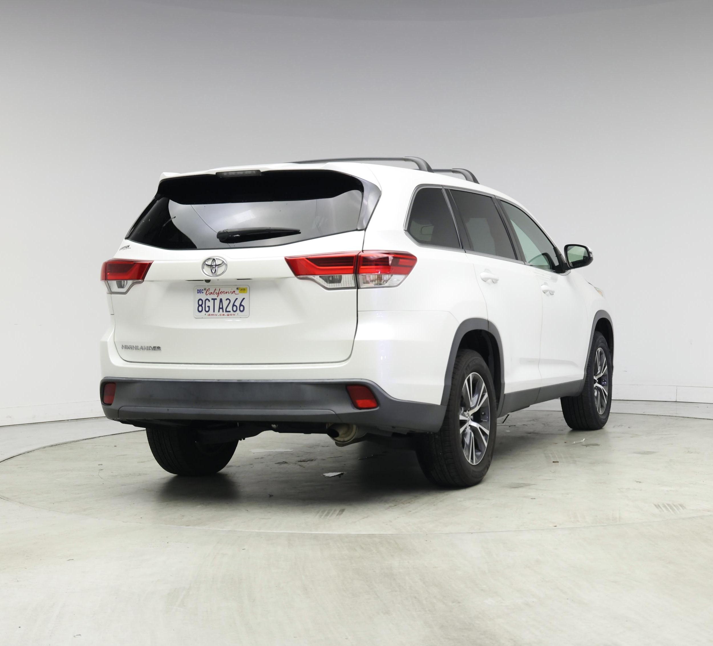 Thumbnail: 2019 Toyota Highlander - 8