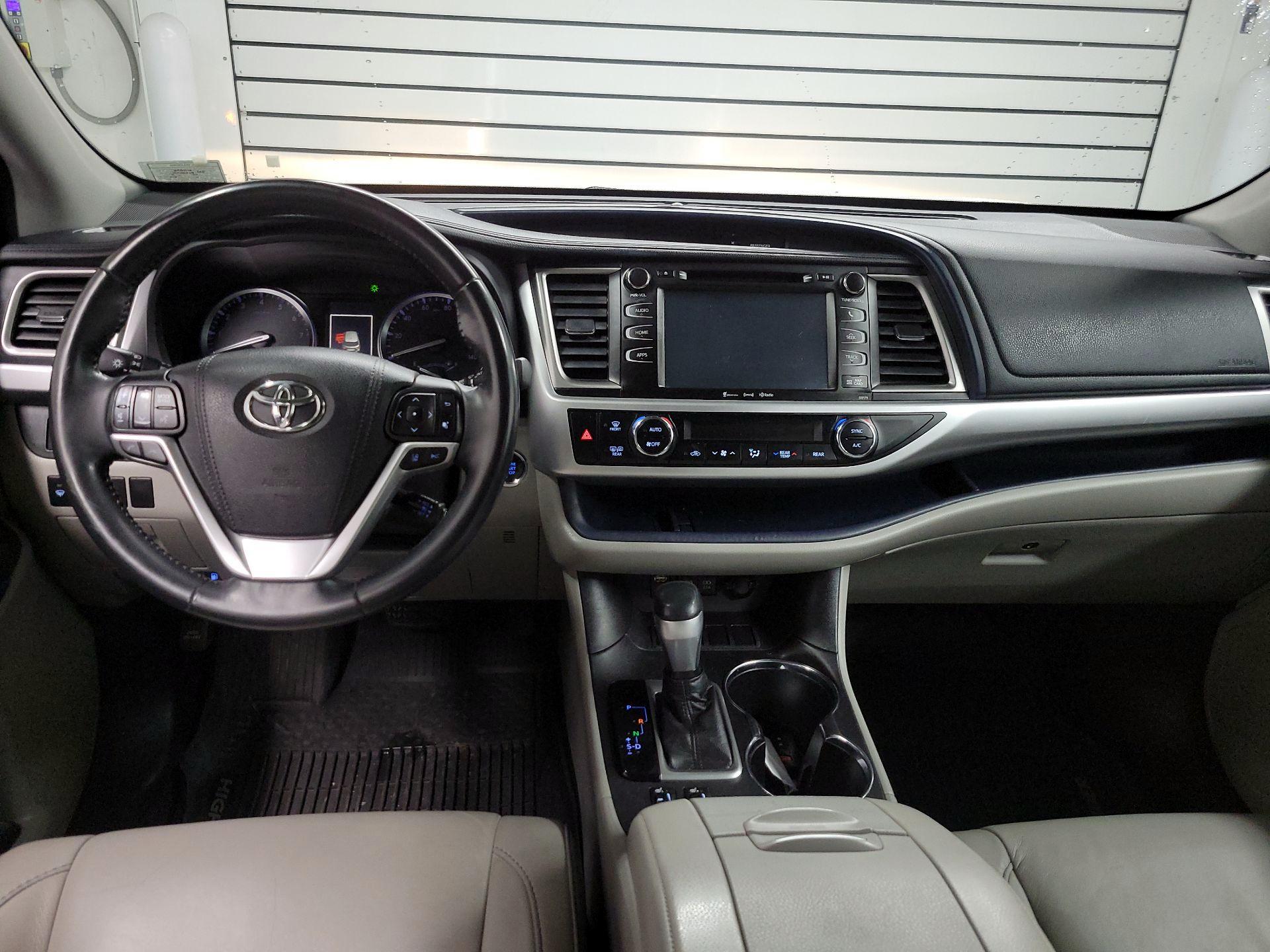 Thumbnail: 2018 Toyota Highlander - 9