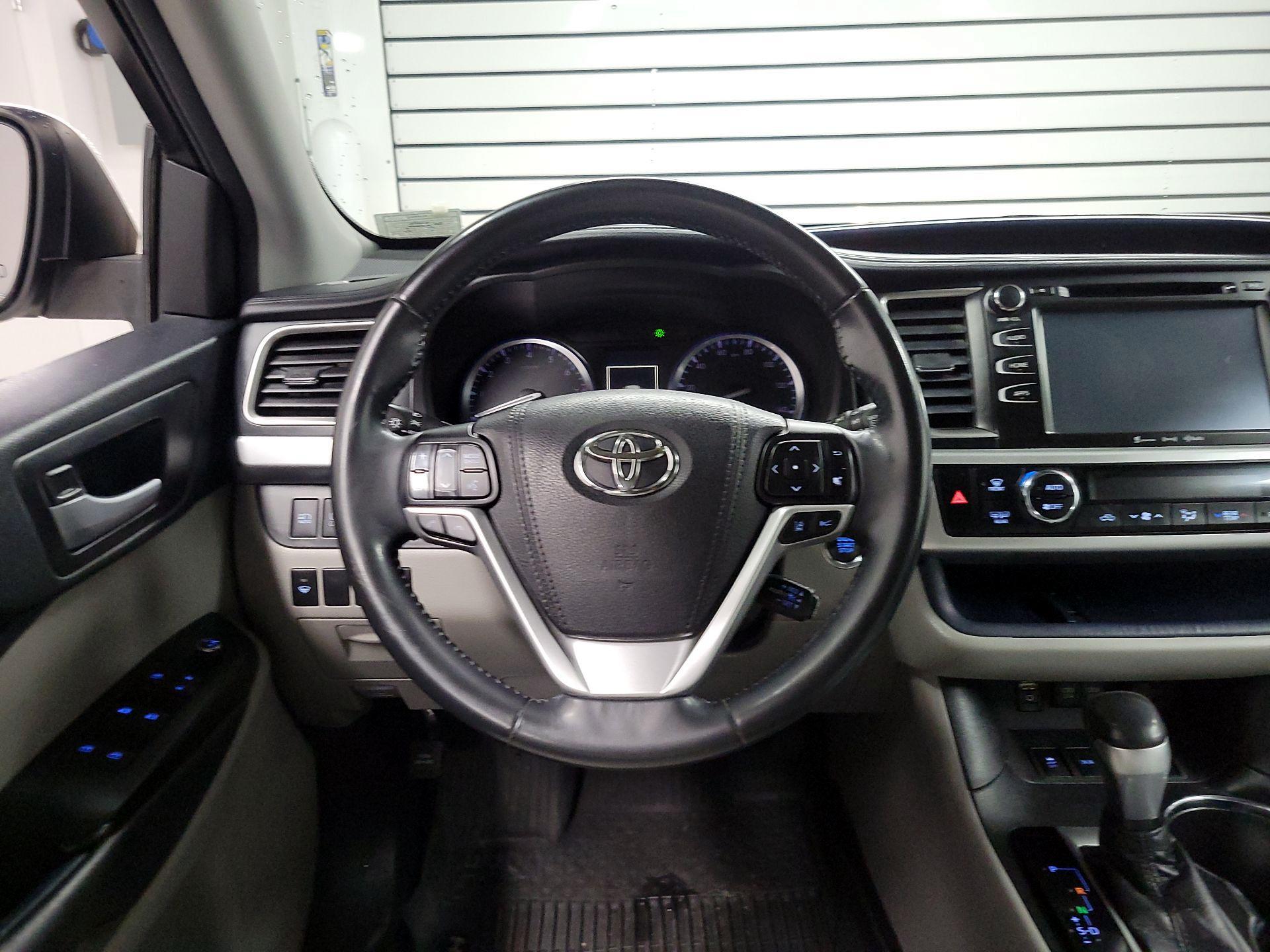 Thumbnail: 2018 Toyota Highlander - 10