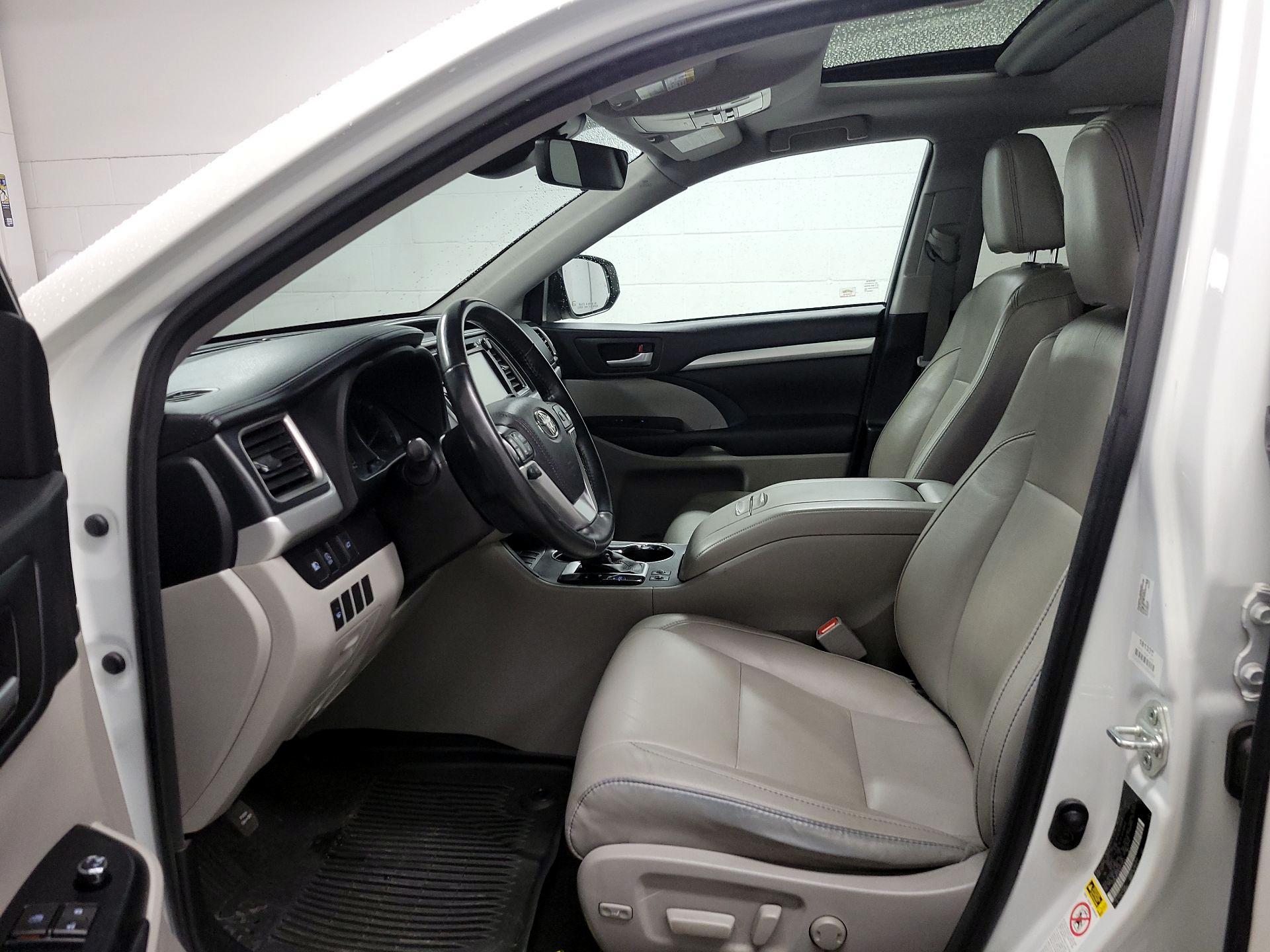 Thumbnail: 2018 Toyota Highlander - 11