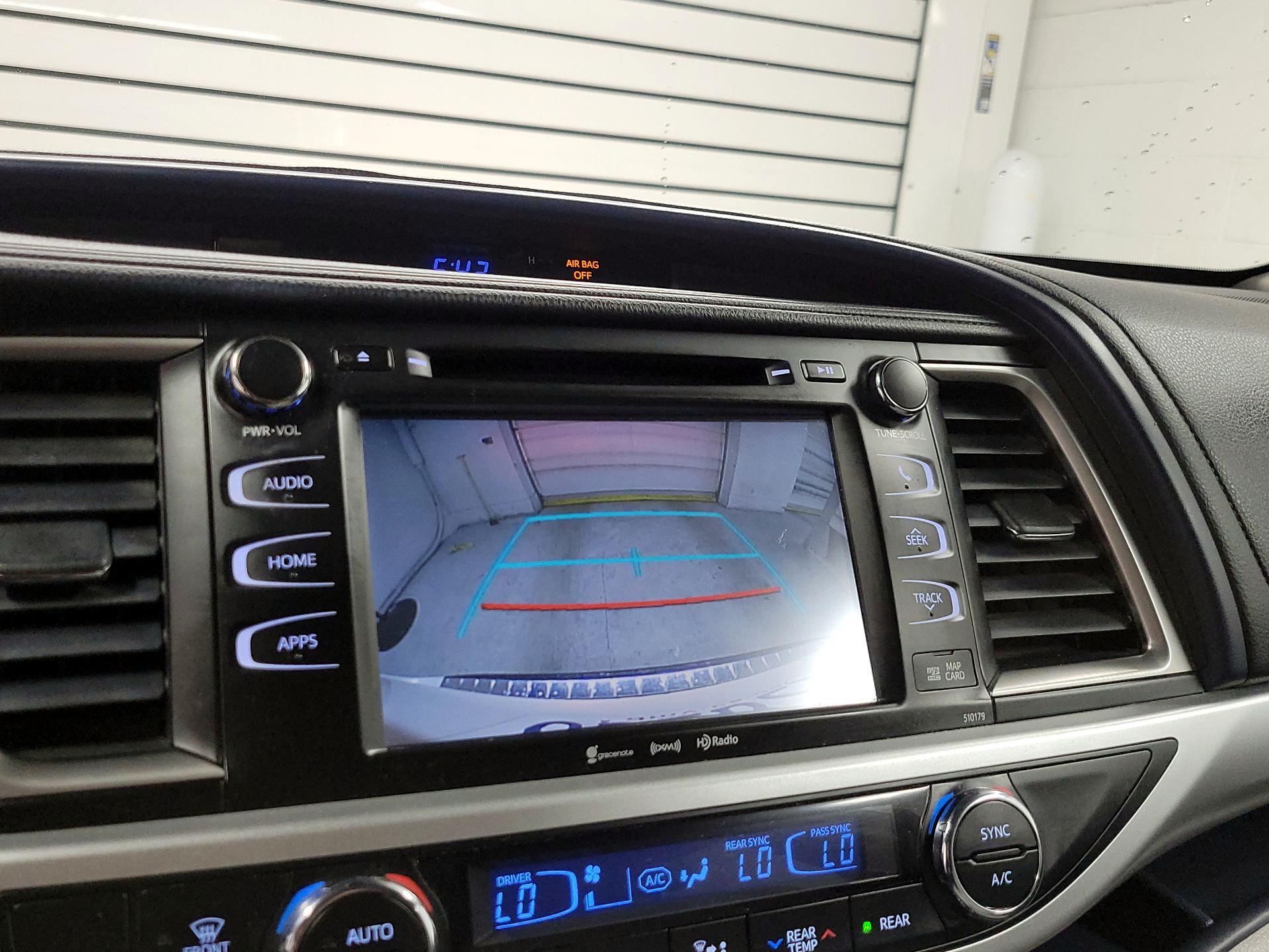 Thumbnail: 2018 Toyota Highlander - 14