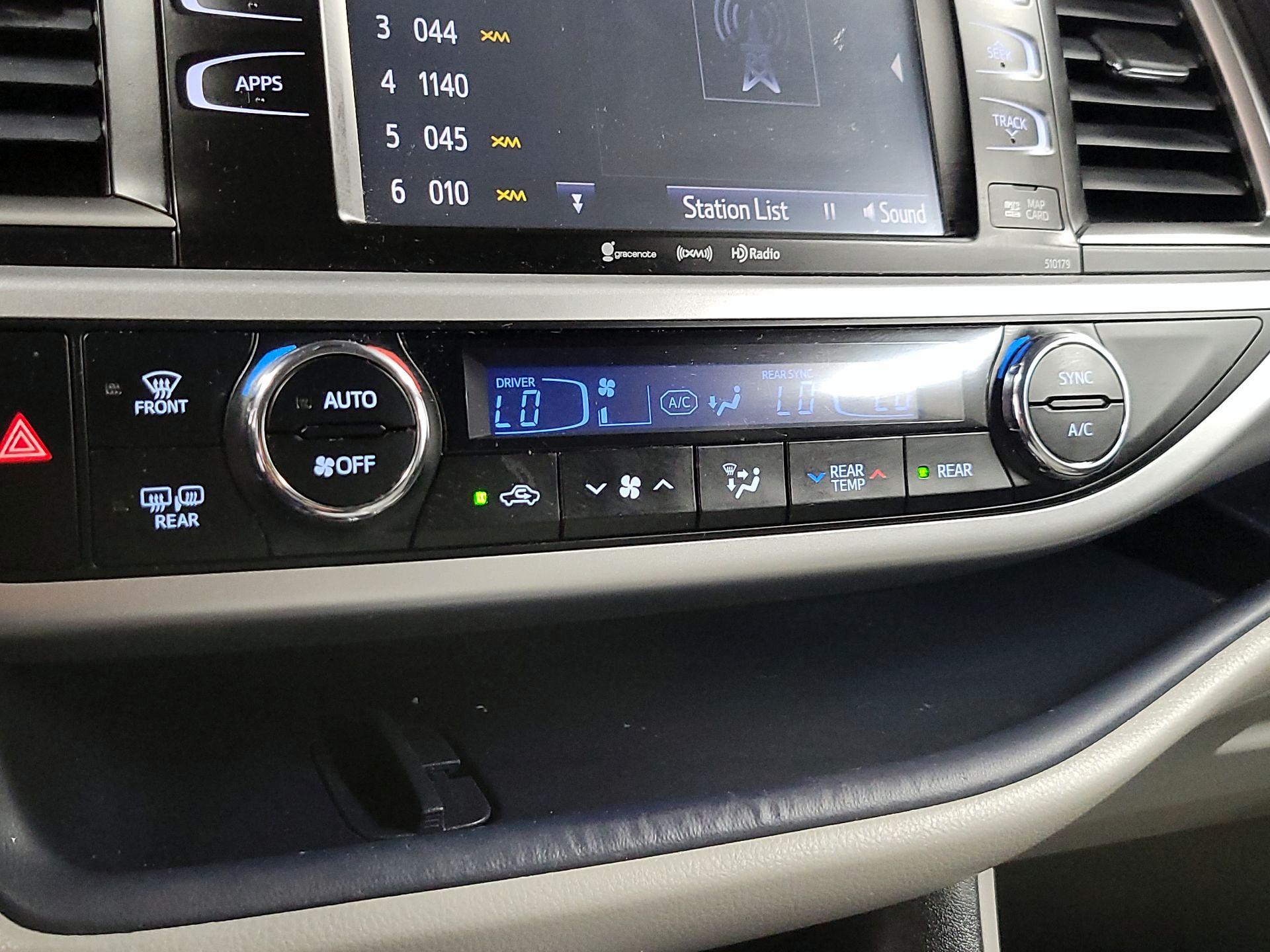 Thumbnail: 2018 Toyota Highlander - 16