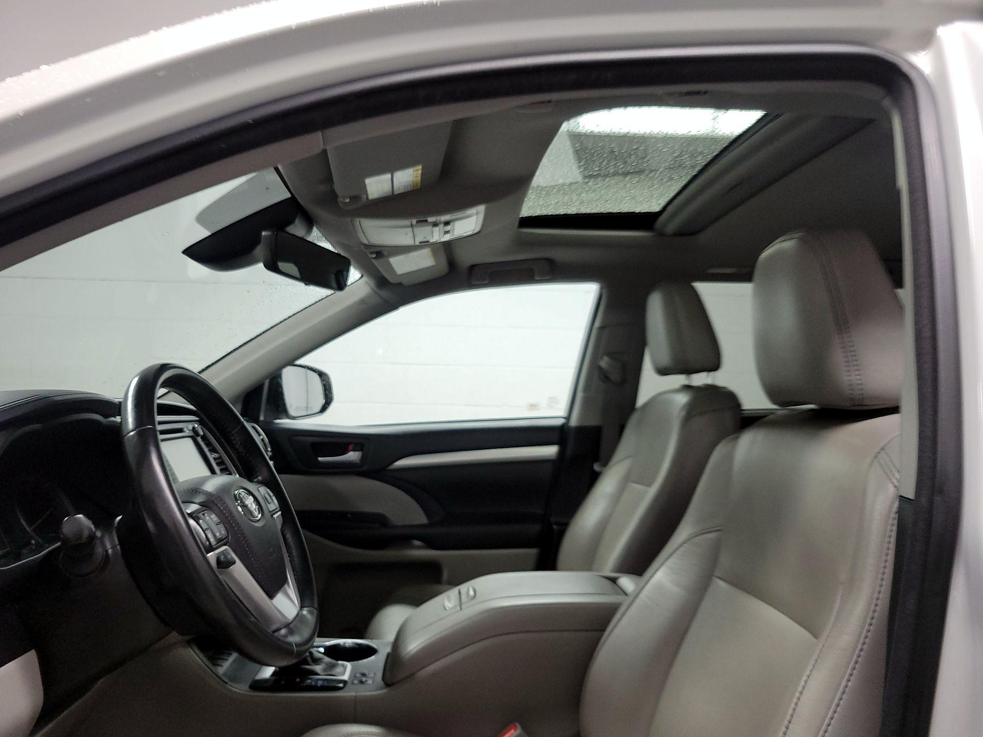 Thumbnail: 2018 Toyota Highlander - 19