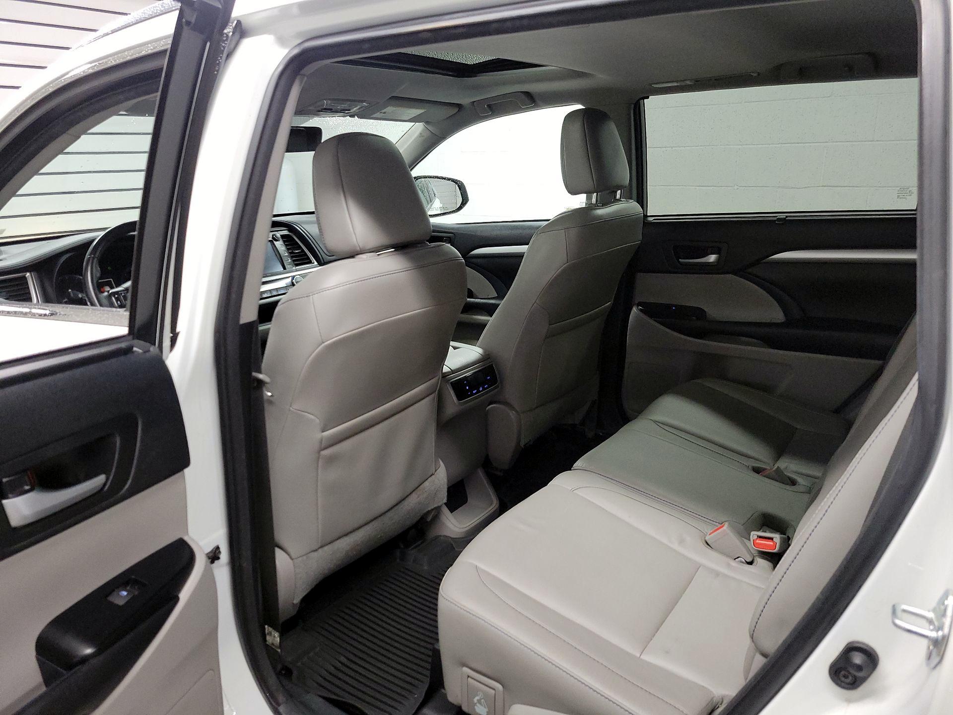 Thumbnail: 2018 Toyota Highlander - 20