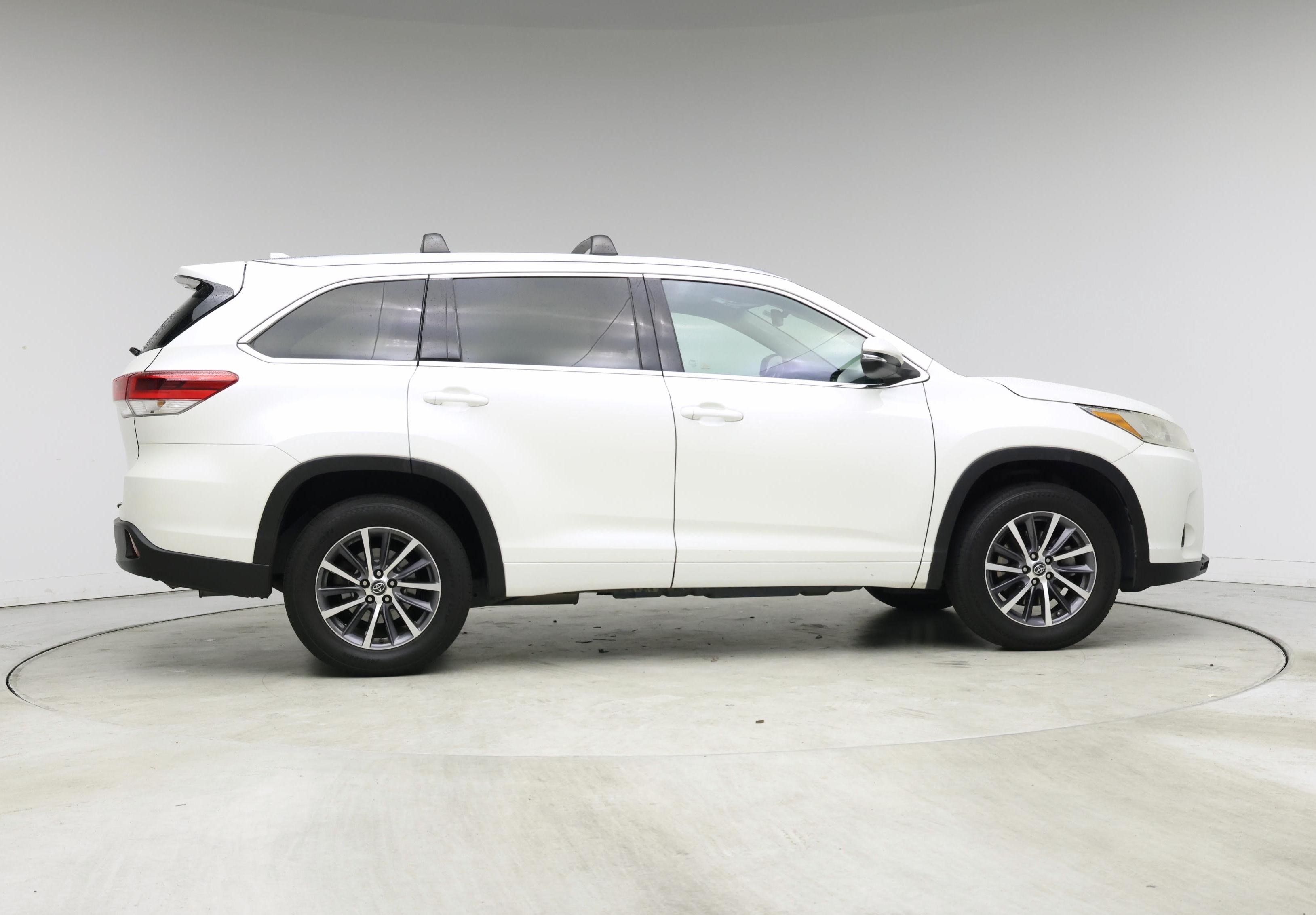 Thumbnail: 2018 Toyota Highlander - 7