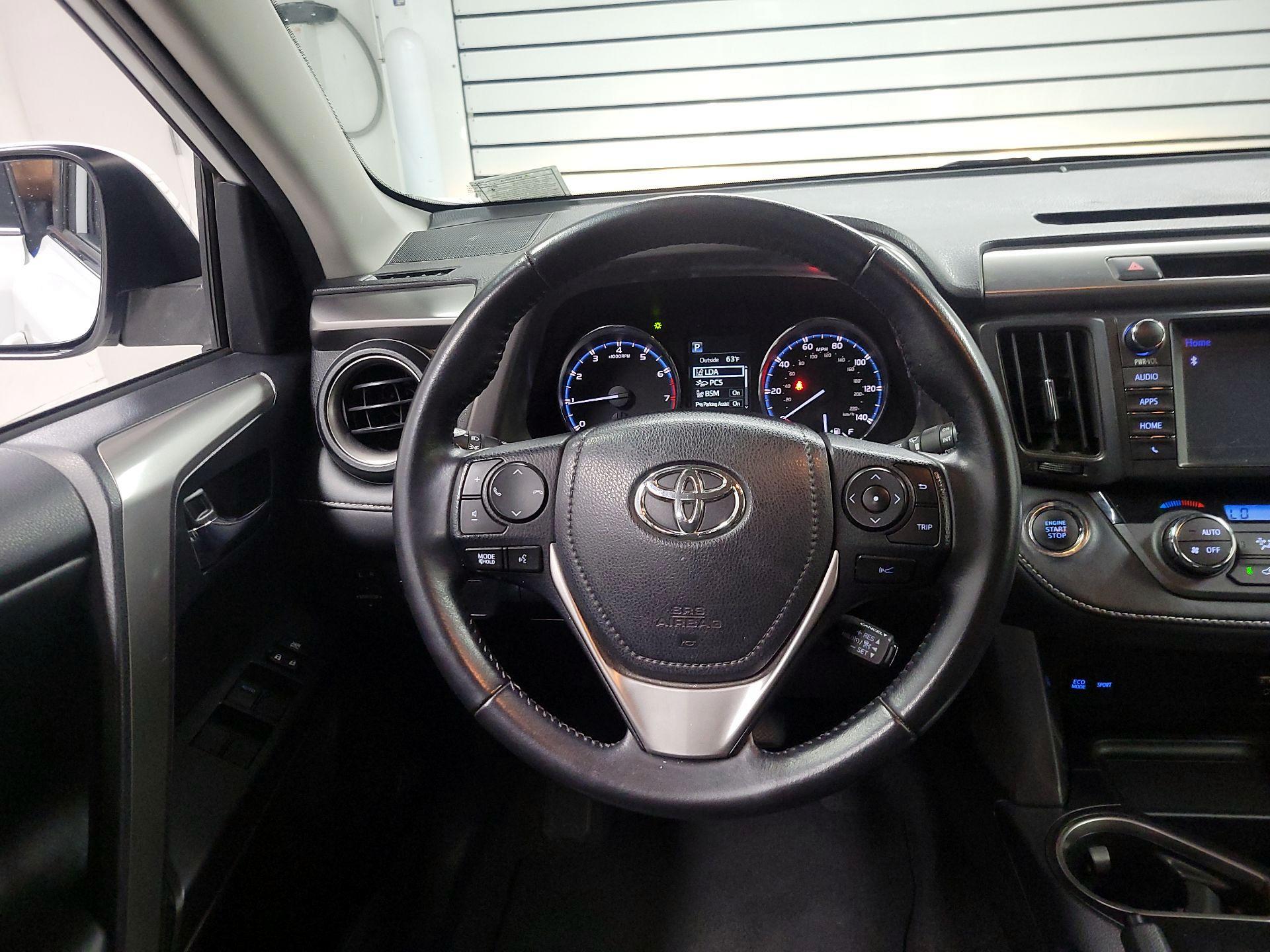 Thumbnail: 2016 Toyota RAV4 - 10