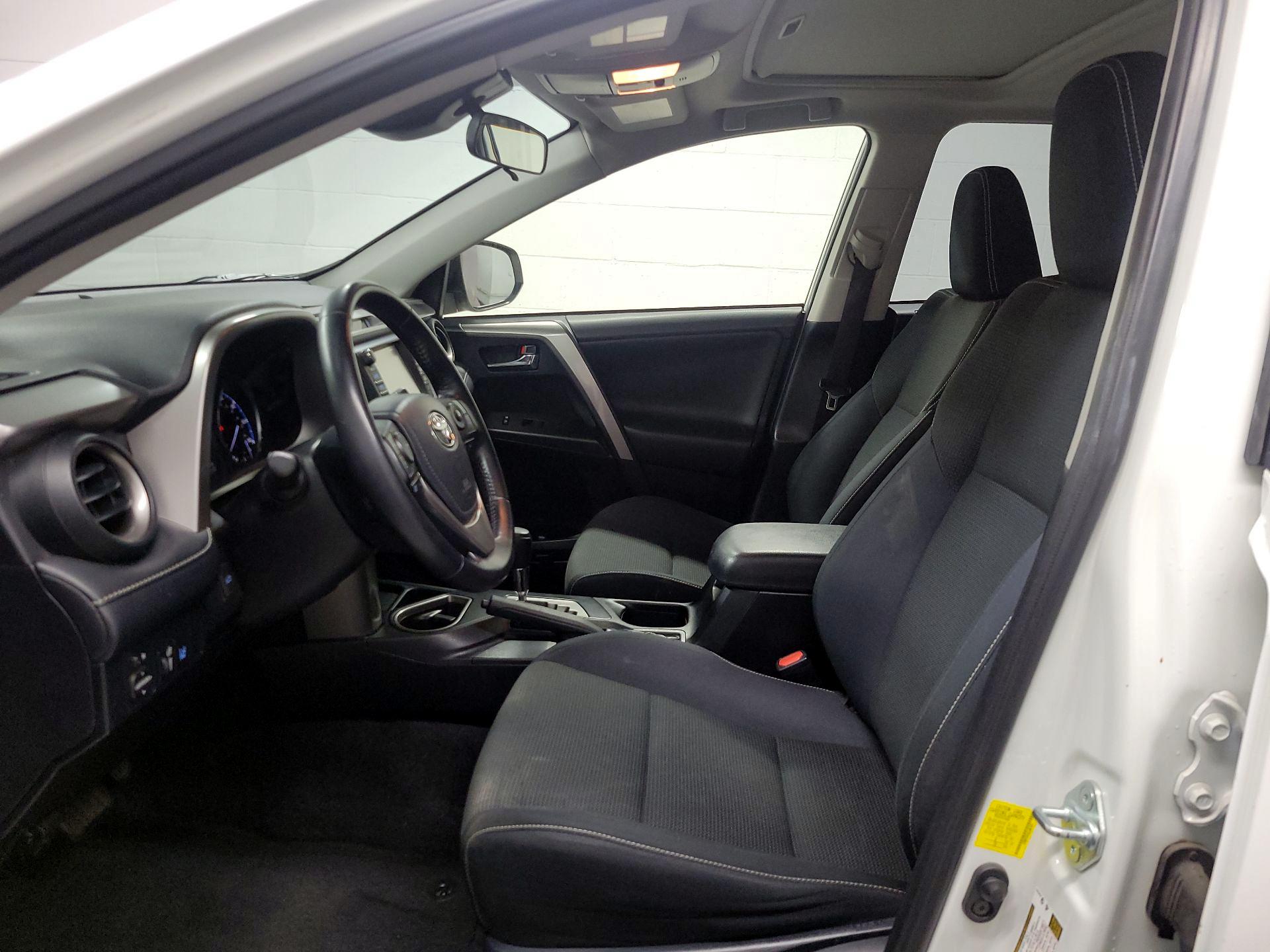 Thumbnail: 2016 Toyota RAV4 - 11