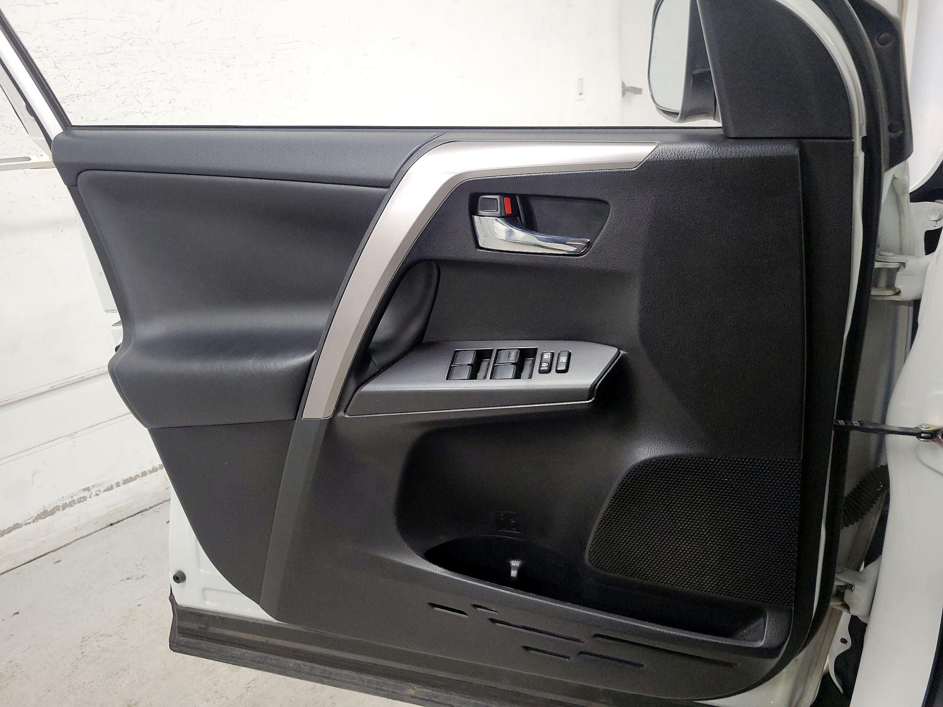 Thumbnail: 2016 Toyota RAV4 - 12