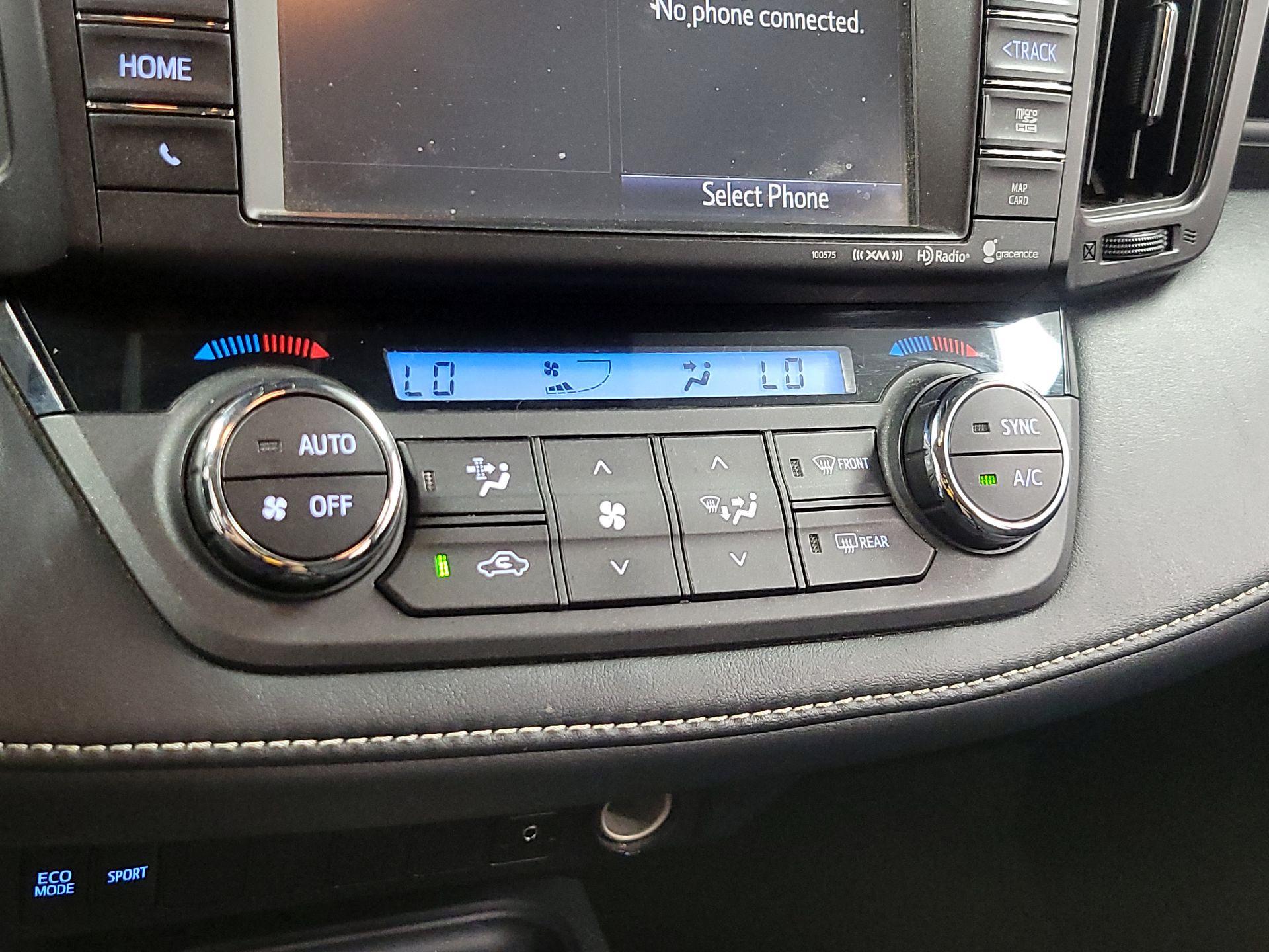 Thumbnail: 2016 Toyota RAV4 - 15