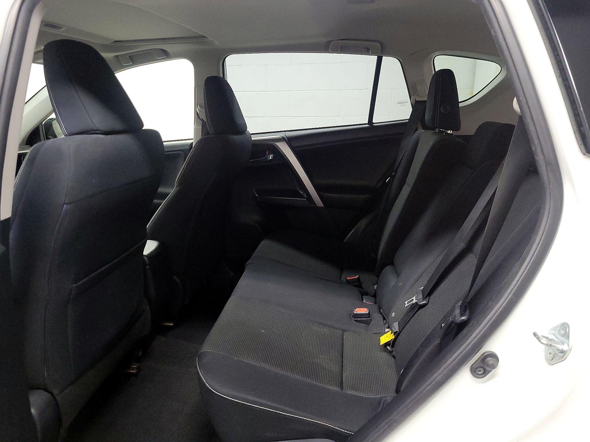 Thumbnail: 2016 Toyota RAV4 - 17