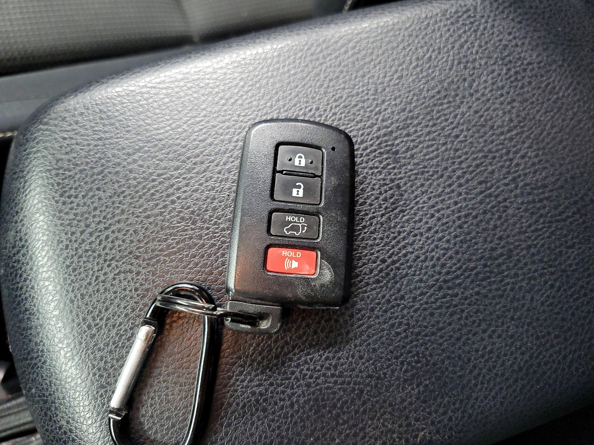 Thumbnail: 2016 Toyota RAV4 - 20