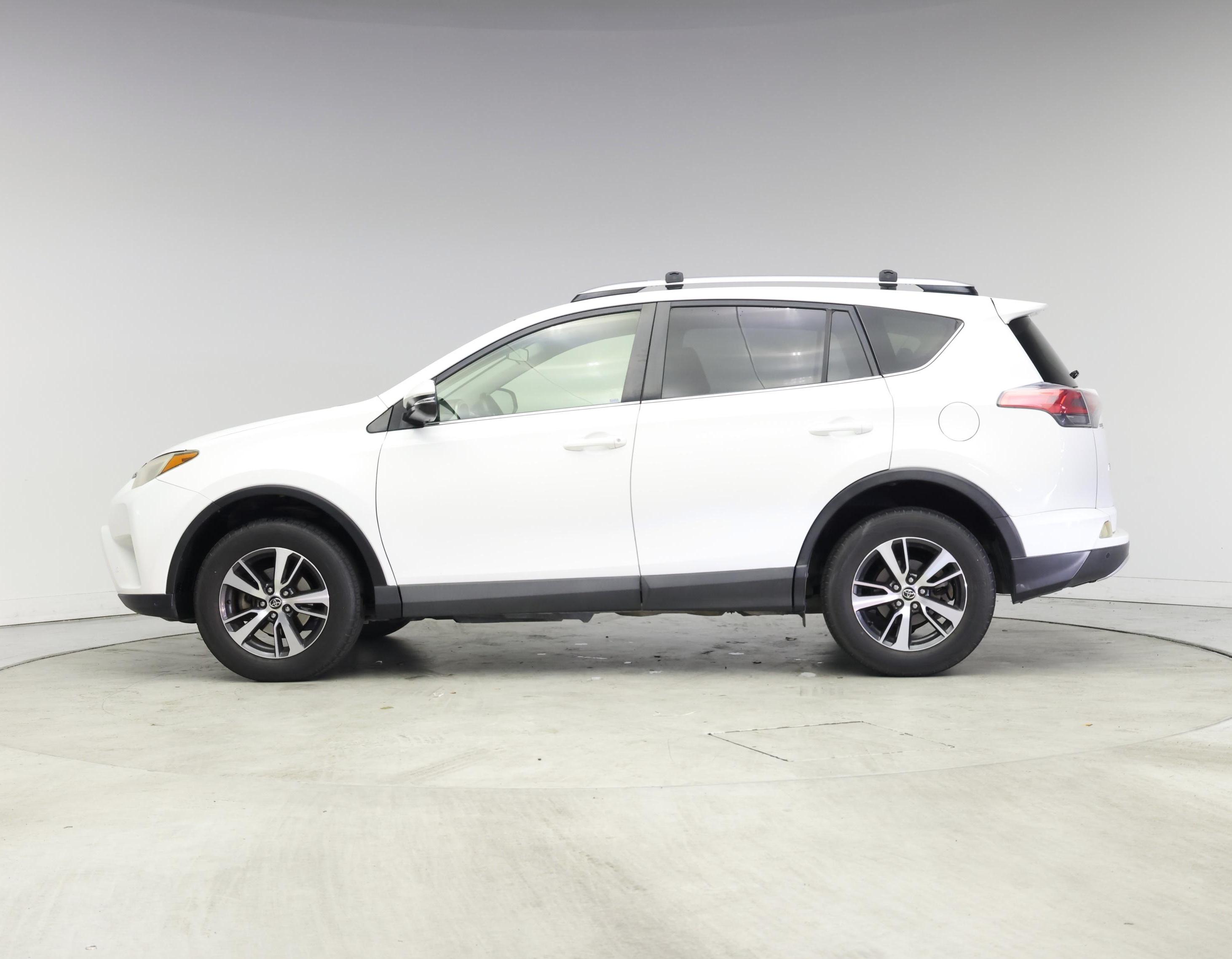 Thumbnail: 2016 Toyota RAV4 - 3
