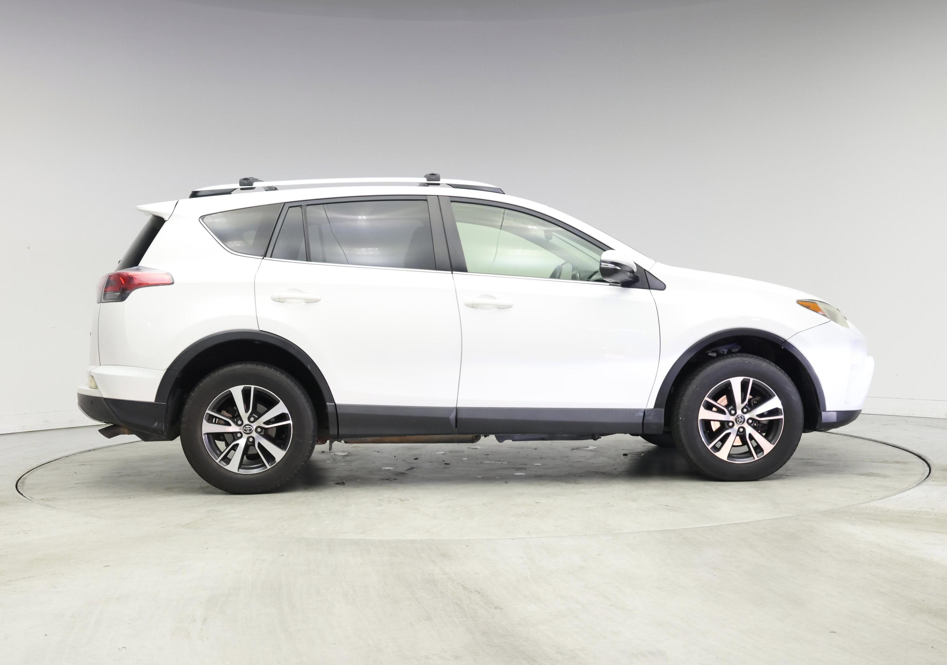 Thumbnail: 2016 Toyota RAV4 - 7