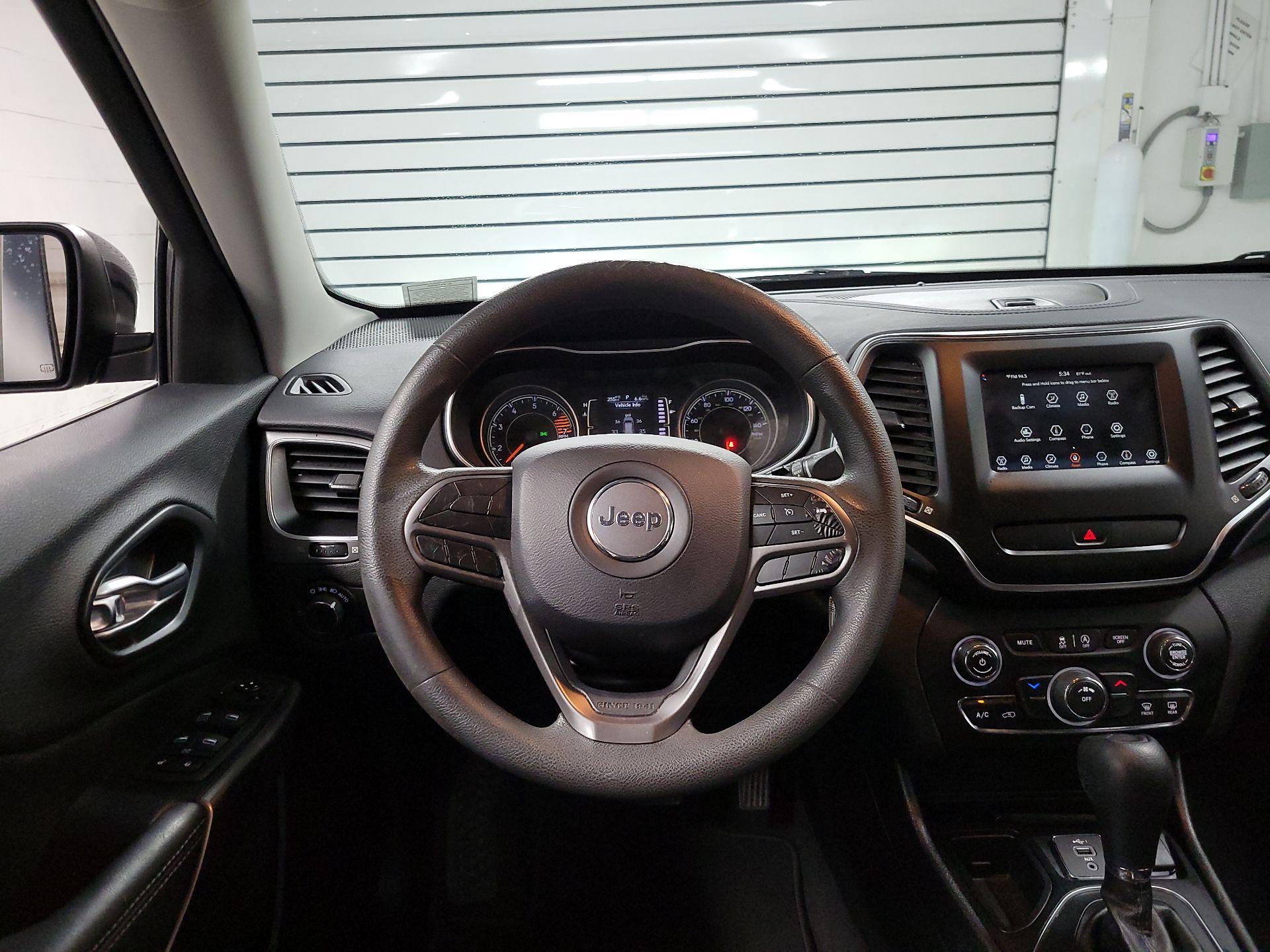 Thumbnail: 2020 Jeep Cherokee - 10